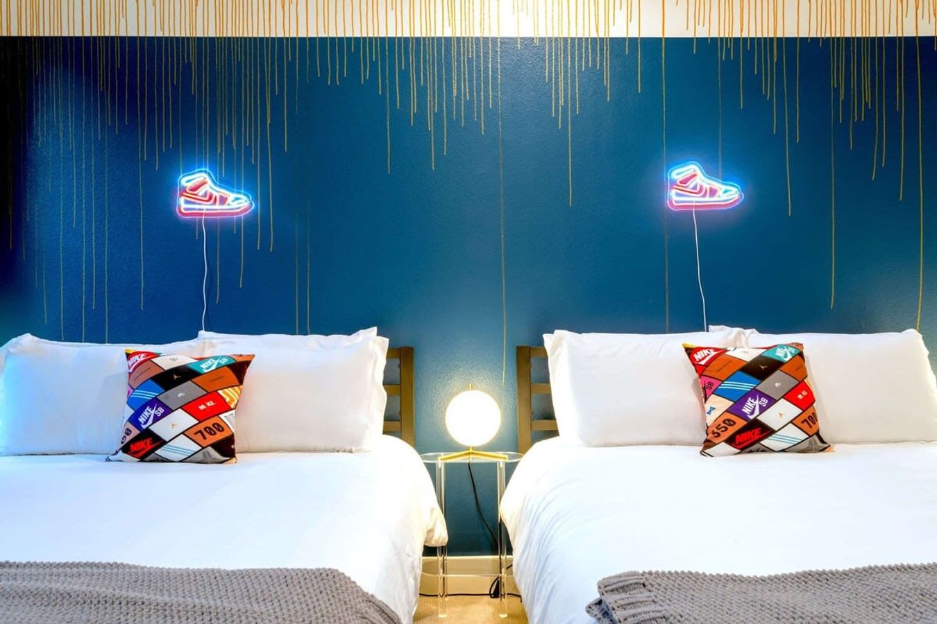 Double queen bedromm