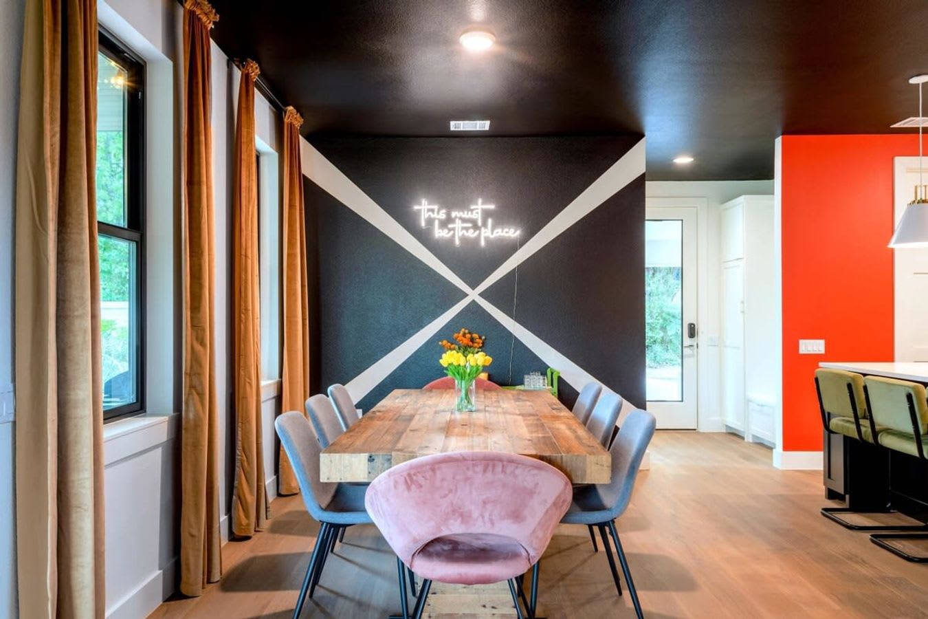 Large Capacity Indoor Dining Table