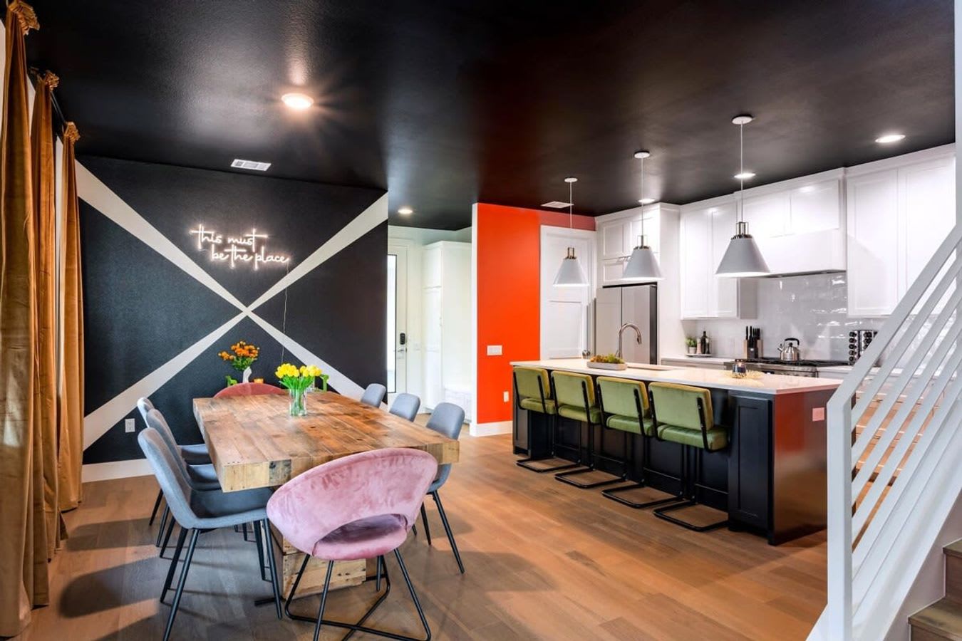 Queens Gambit 7 Minutes from Downtown Sleeps 16 3