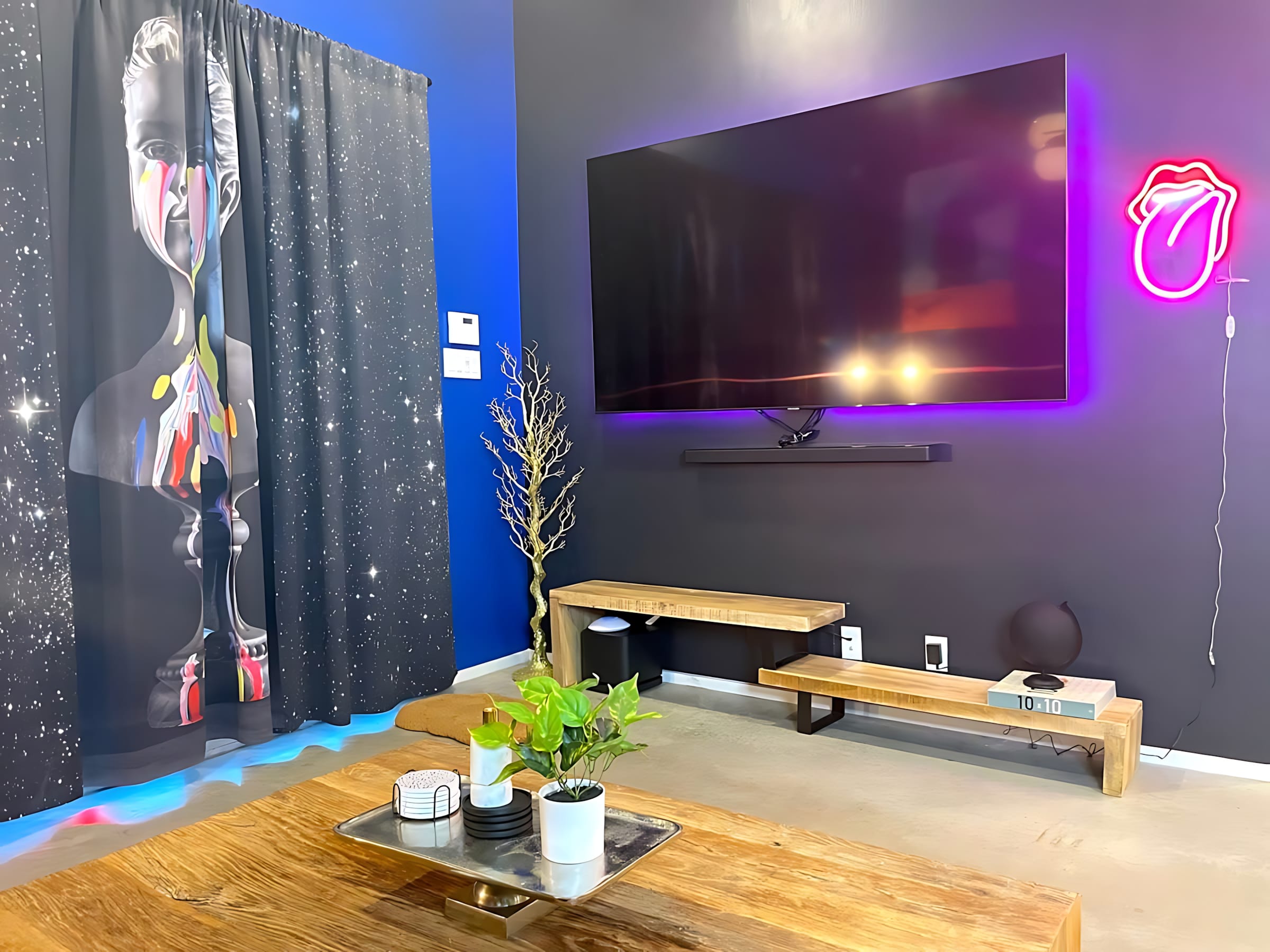 Smart TV with High Speed WiFi Connection