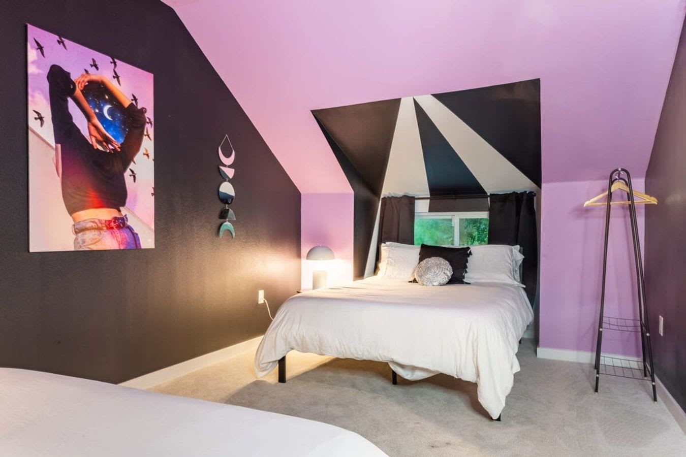 Cozy Room With Double Queen Bed And Modern Accents