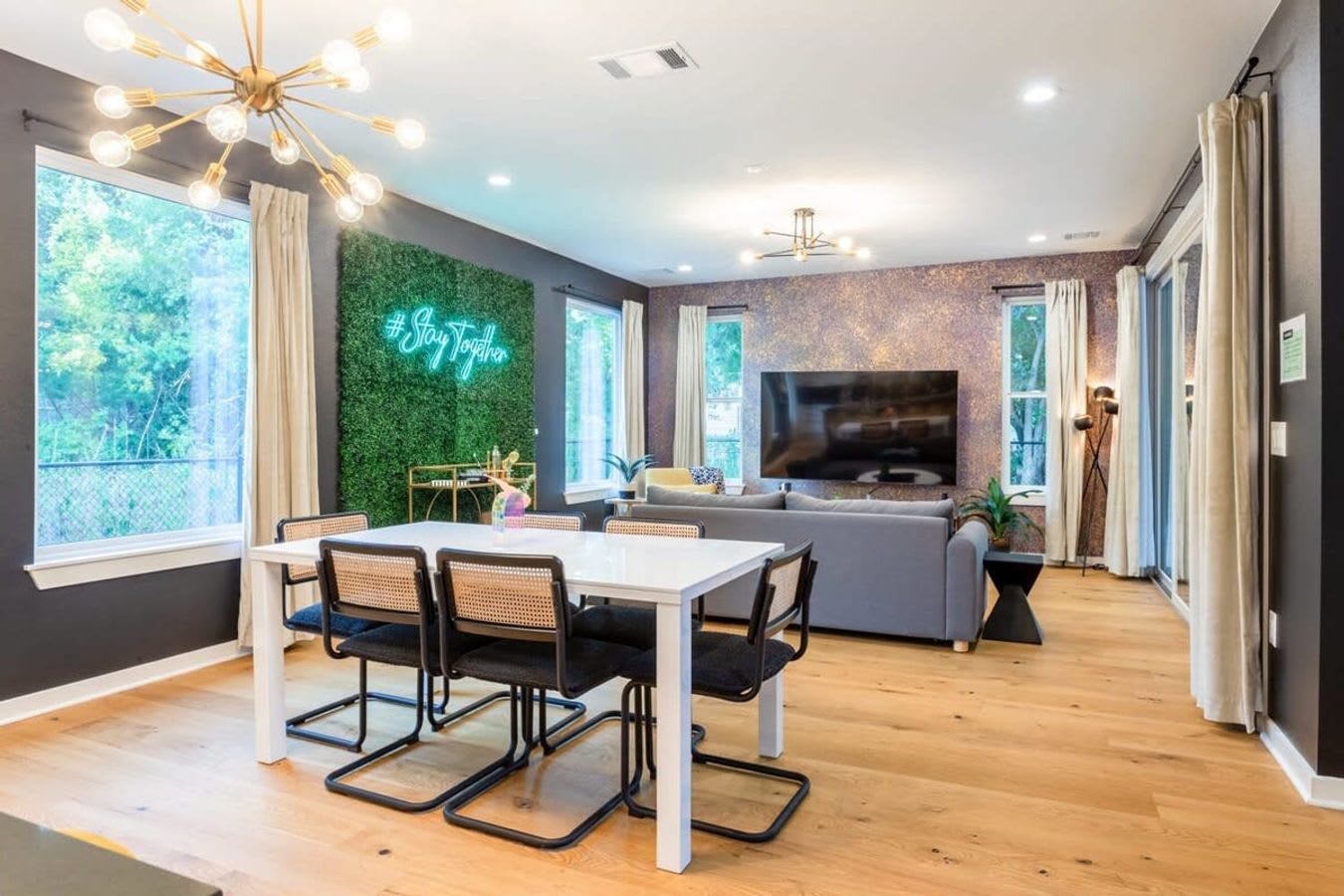 Dining Area For 6 With Modern Design