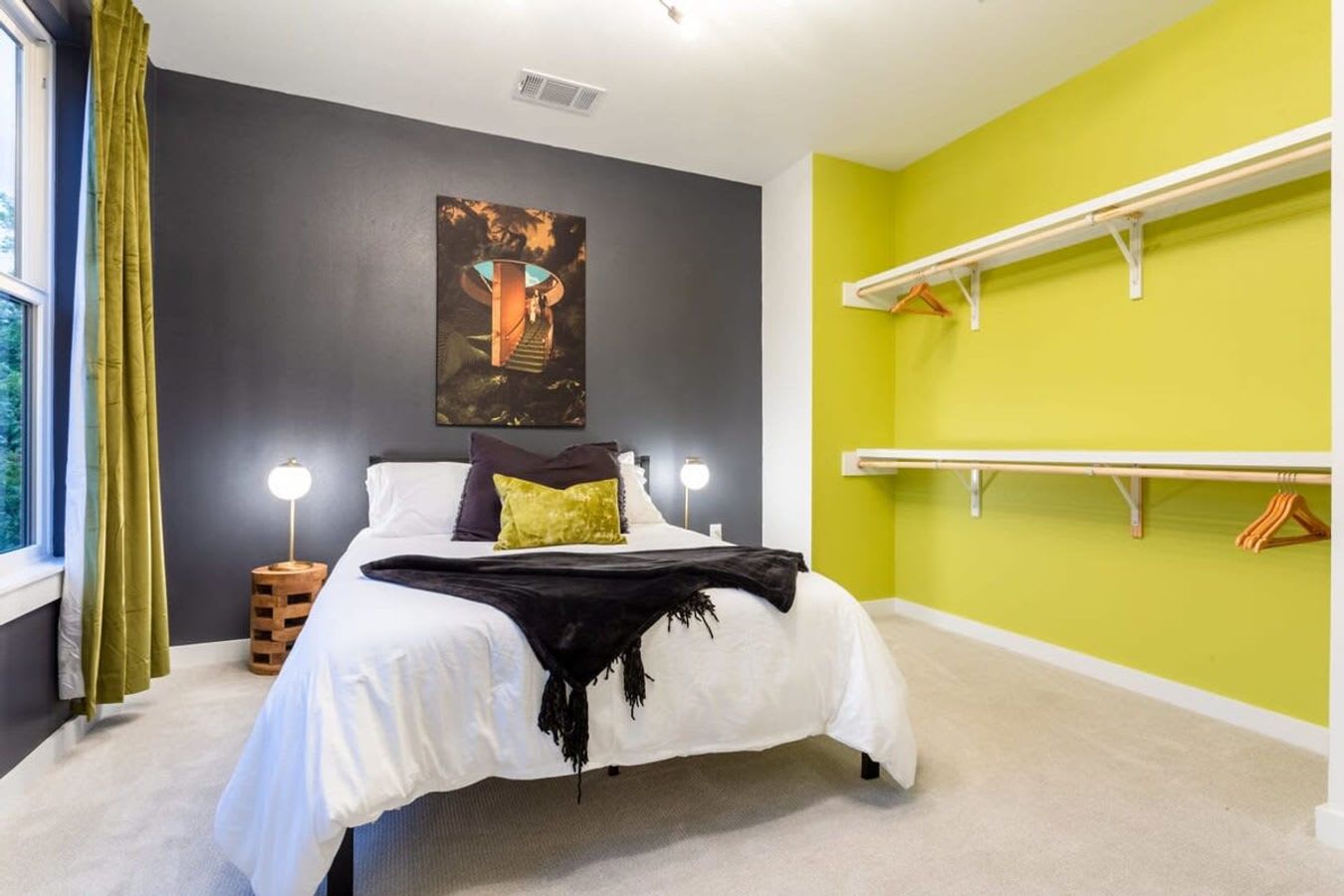 Spacious En-Suite Room With Queen Bed And Open Closet