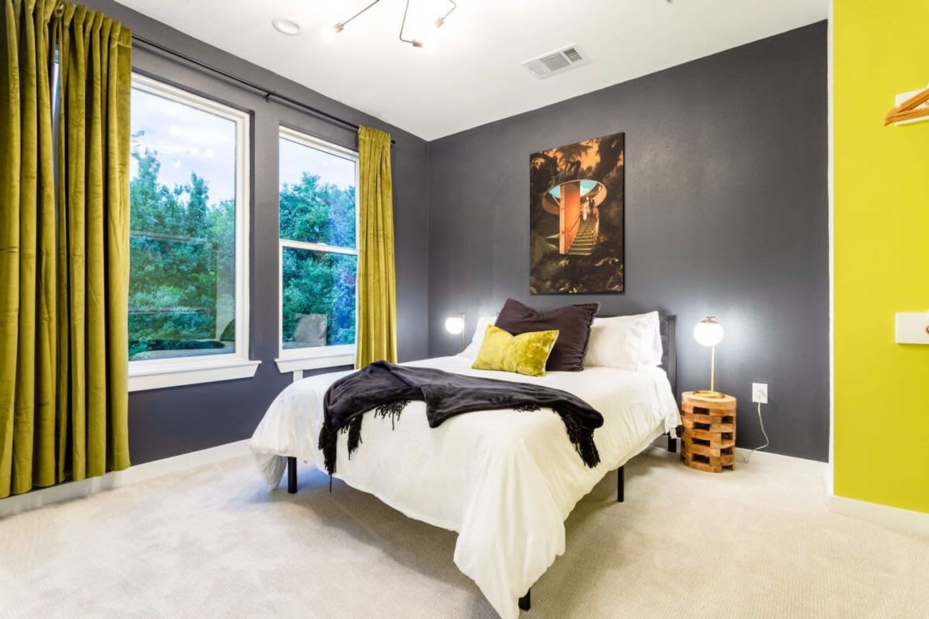 En-Suite Room With Queen Bed And Natural Light