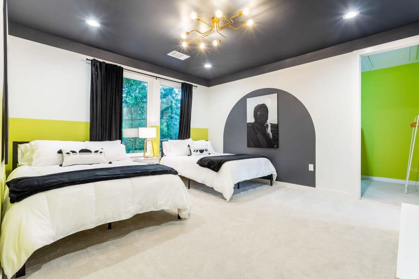 Double Queen Bedroom With Modern Decor