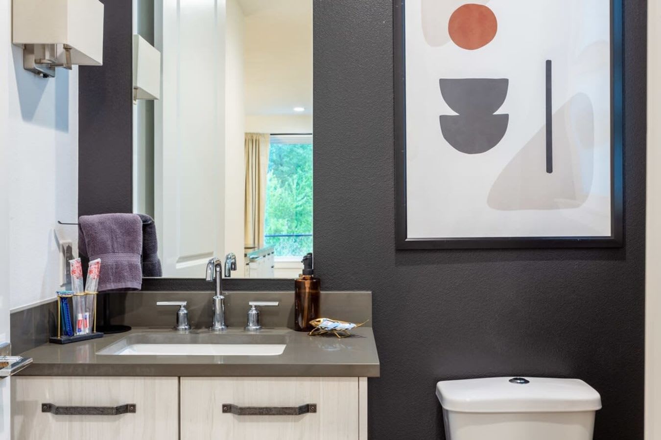 Stylish Vanity With Minimalist Decor