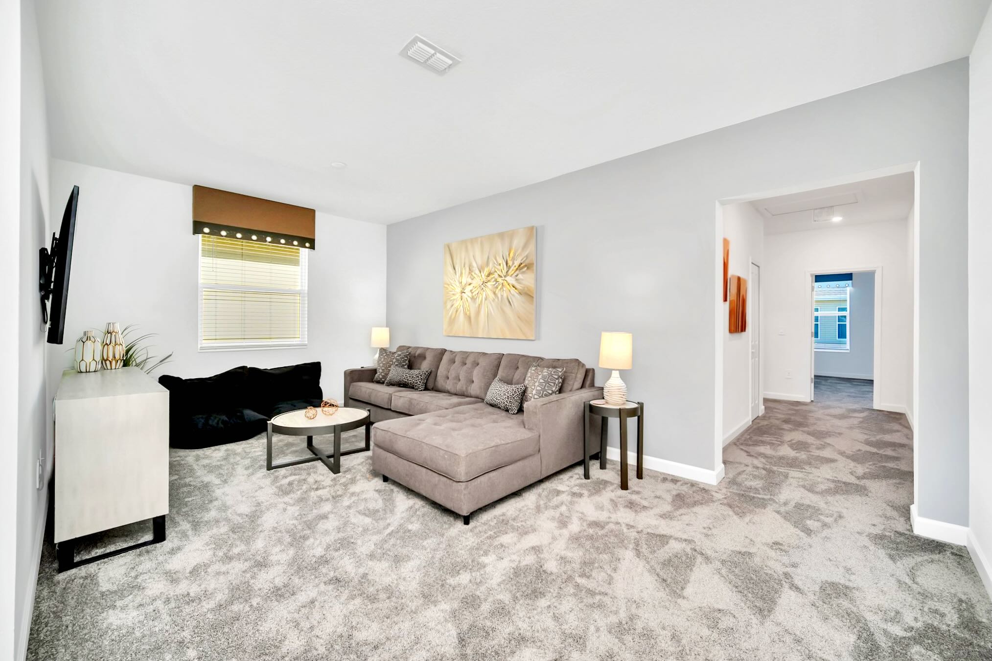 Enjoy Family Time In This Bright And Modern Sitting Area