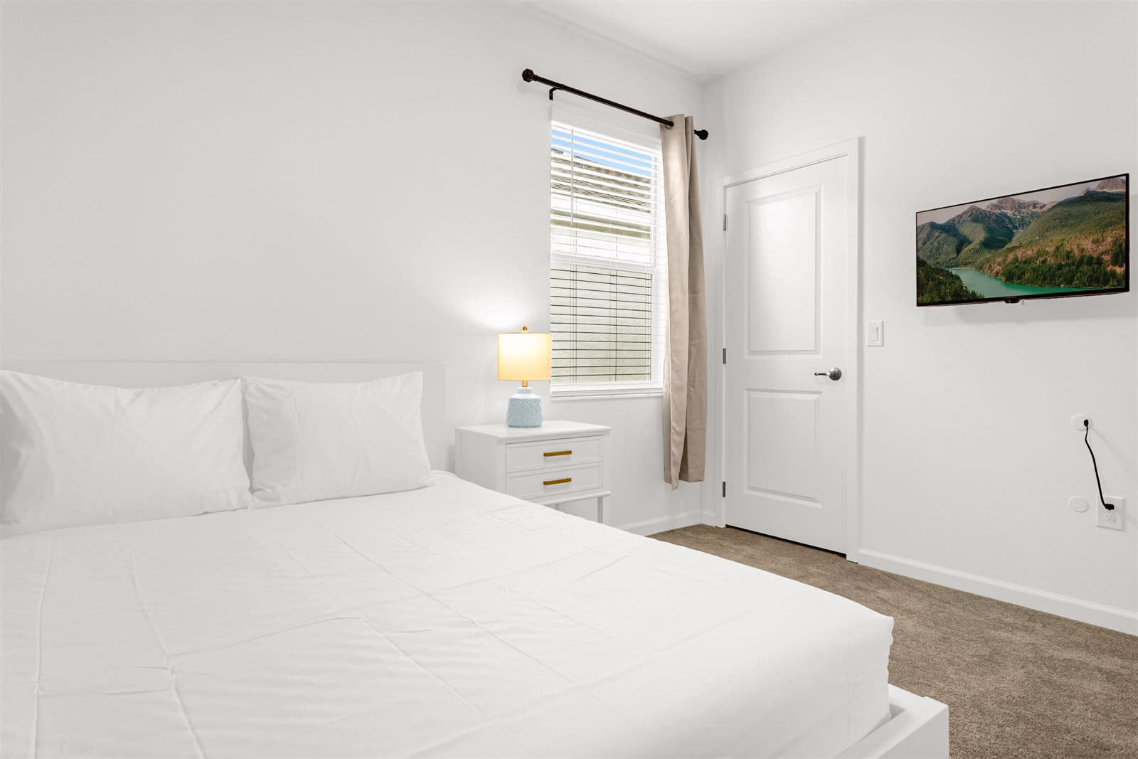 Queen Bedroom With Modern Minimalist Style And Wall-Mounted TV