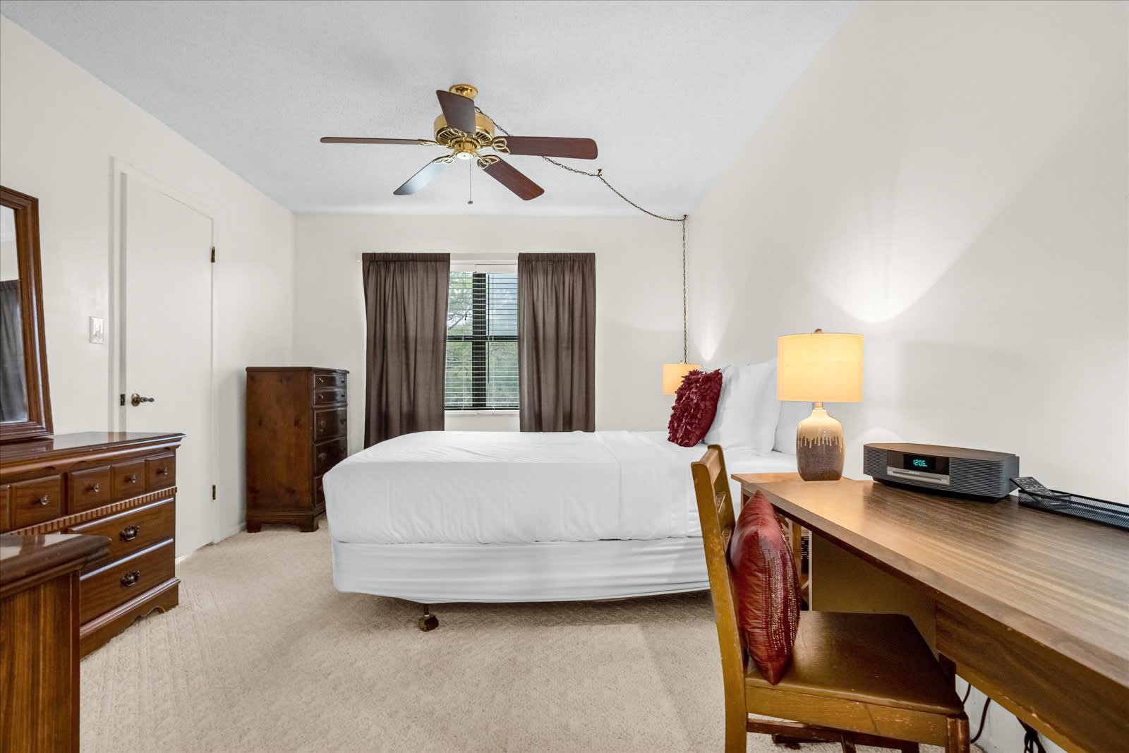 Dedicated laptop friendly work station