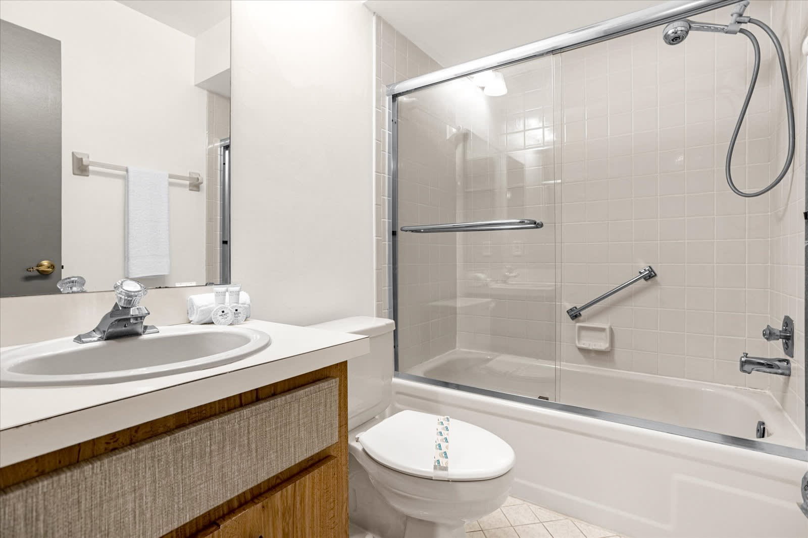 Bathroom with Shower-in-Tub Desing