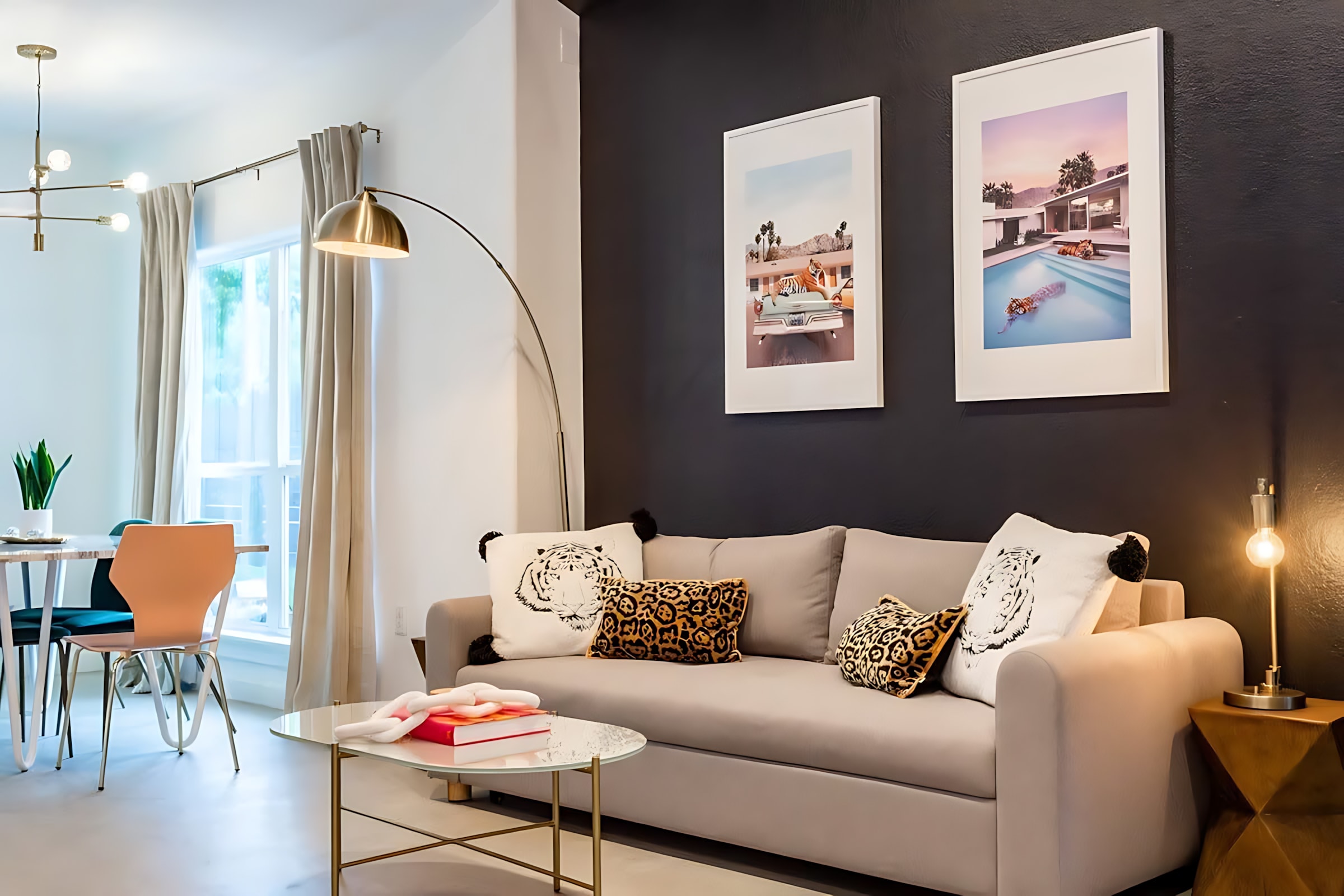 Spacious And Beautiful Living Room With Modern Decor