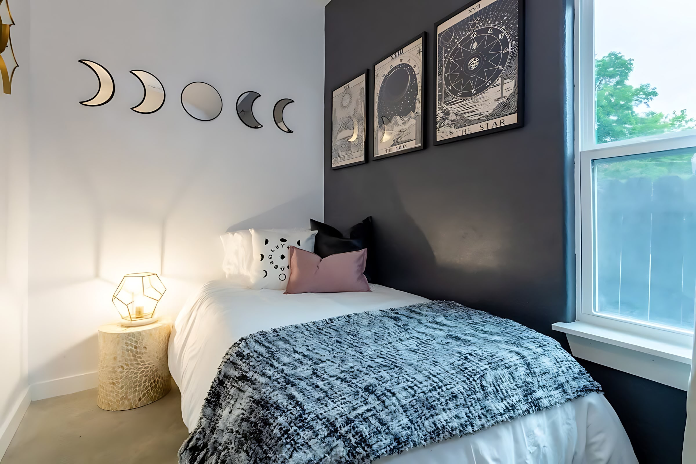 Cozy Twin Bedroom With A Beautiful View