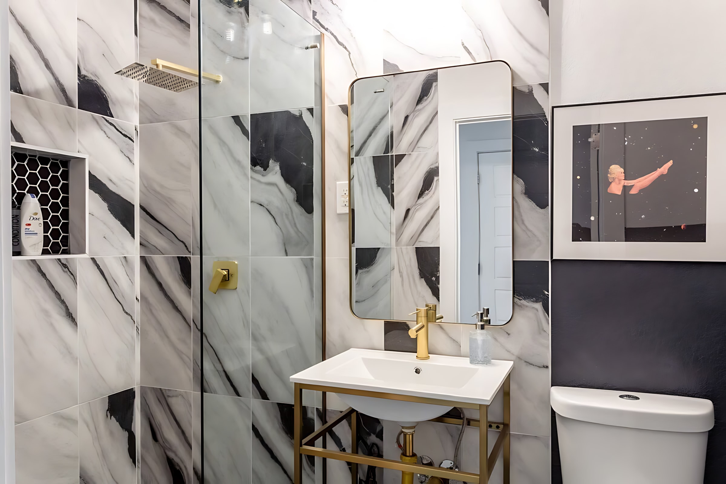 Modern Bathroom With Stylish Walk-In Shower