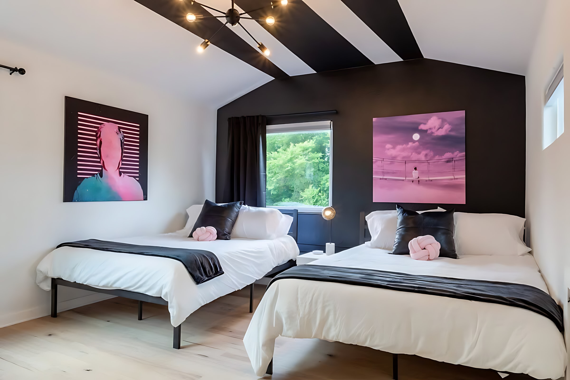 Comfortable Stay With Two Queen Beds