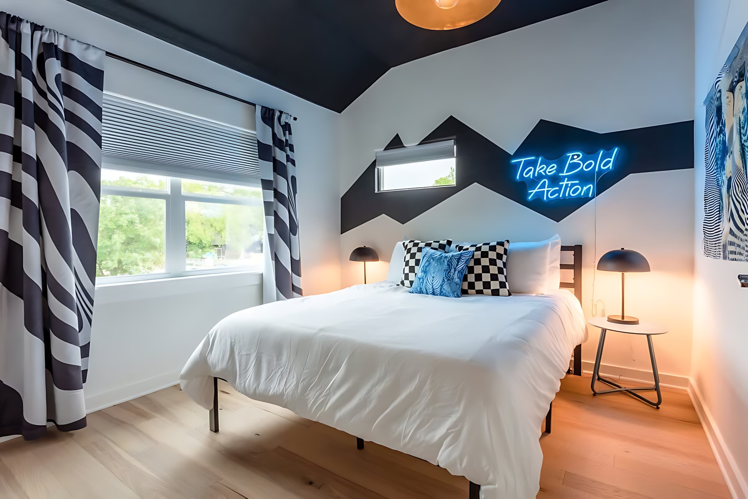 Spacious Queen Bedroom With Natural Light and Stunning View