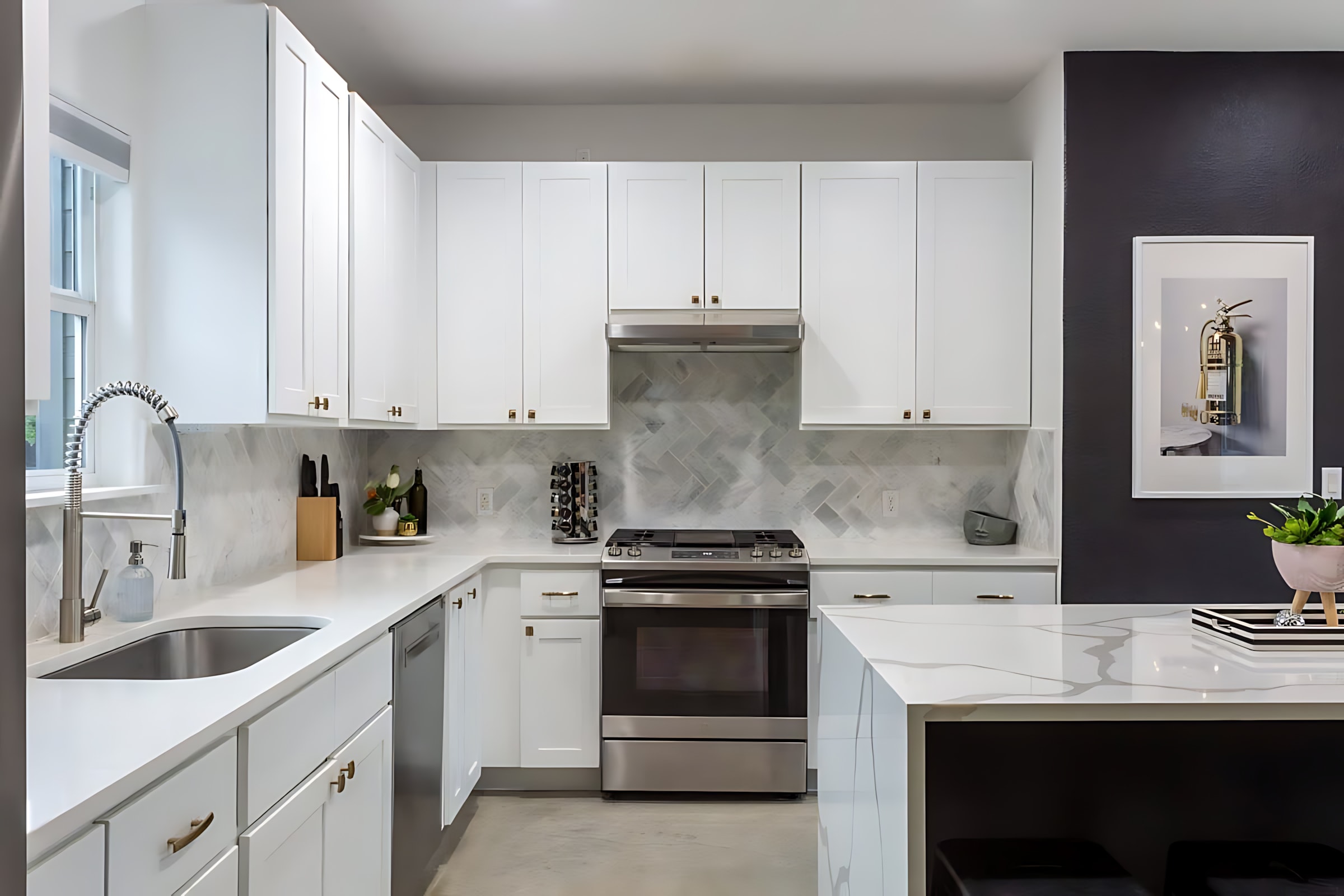 Modern Fully Equipped Kitchen