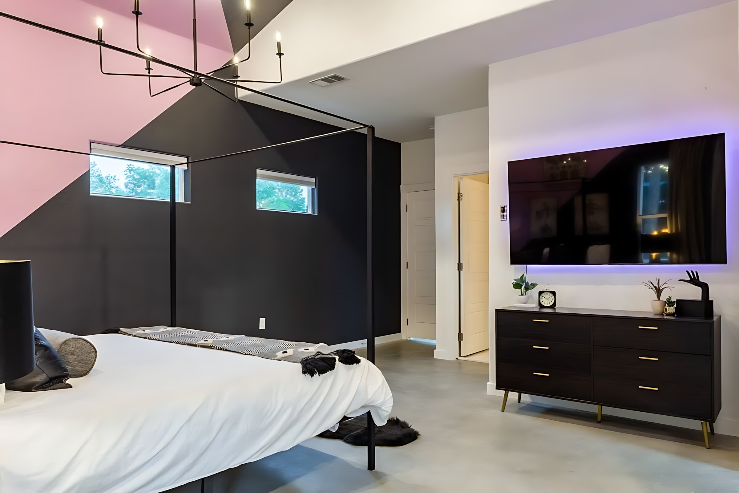 King Bed And Sofa Bed With Smart TV