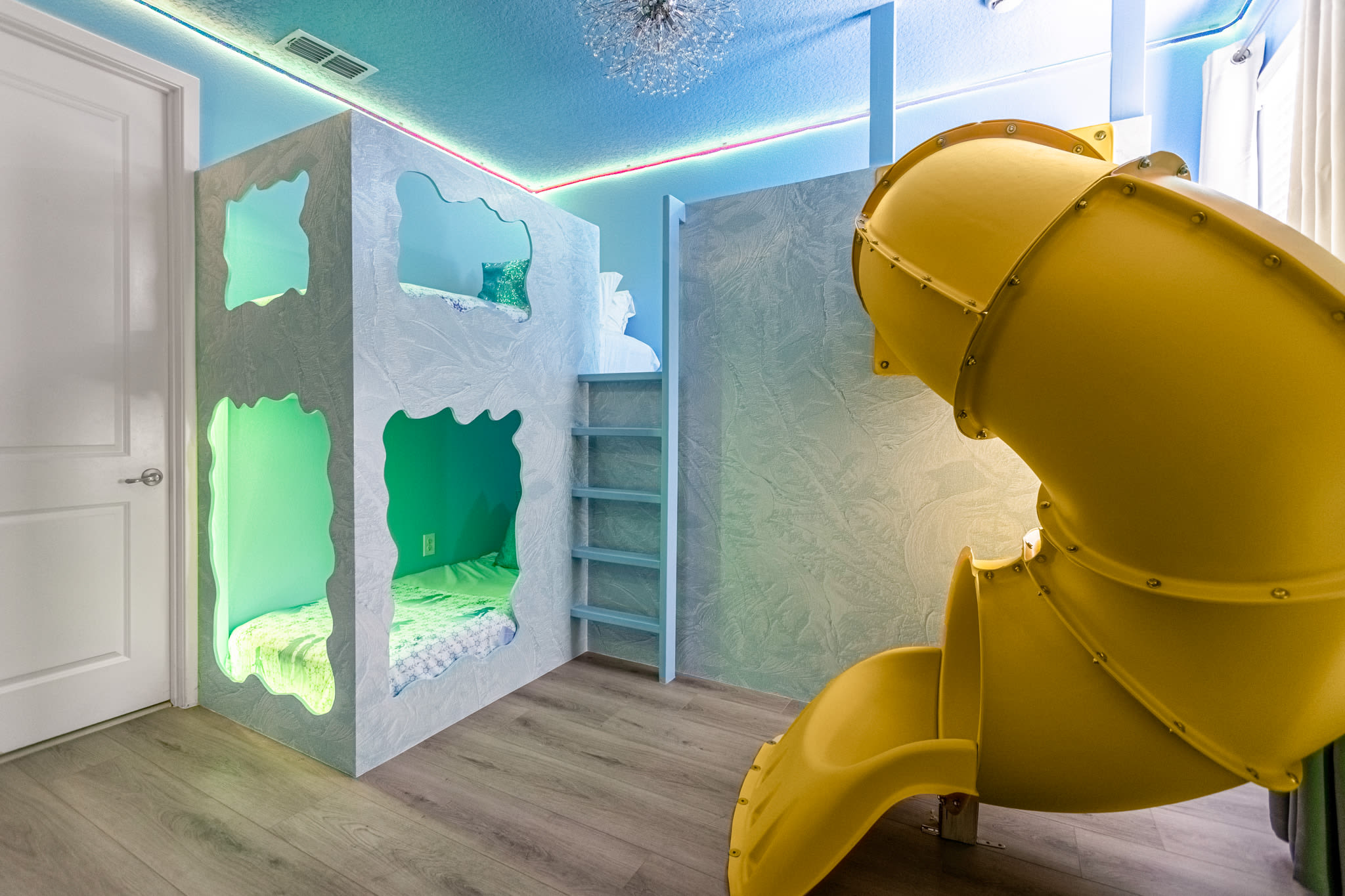 Frozen themed kids bedroom.