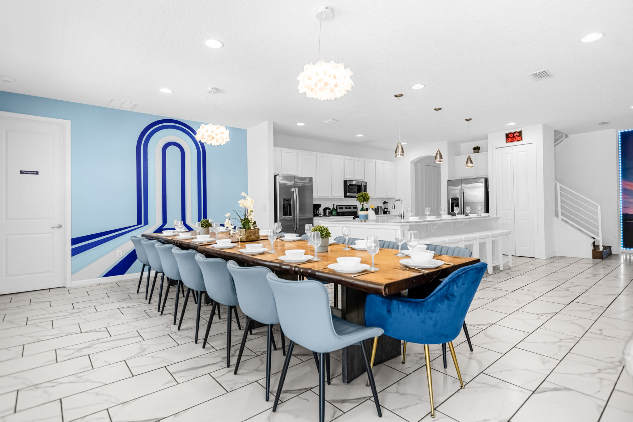 Large Capacity Dining Table