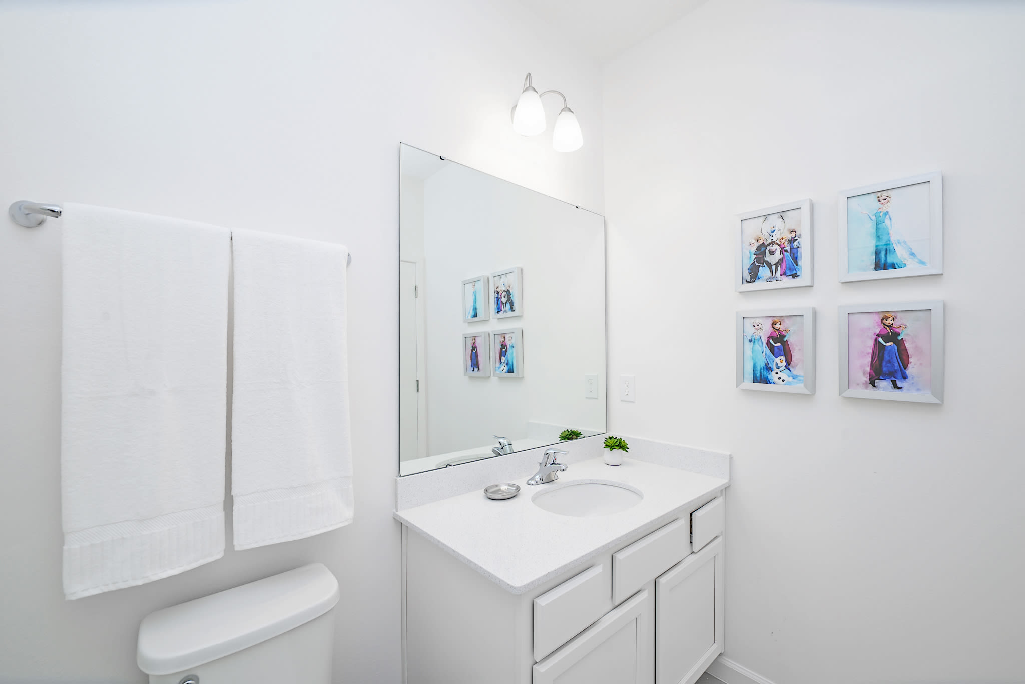 Frozen Themed Ensuite Bathroom