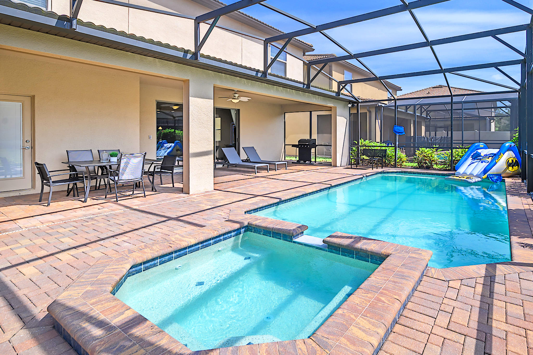 Private Outdoor Swimming Pool and Hot Tub