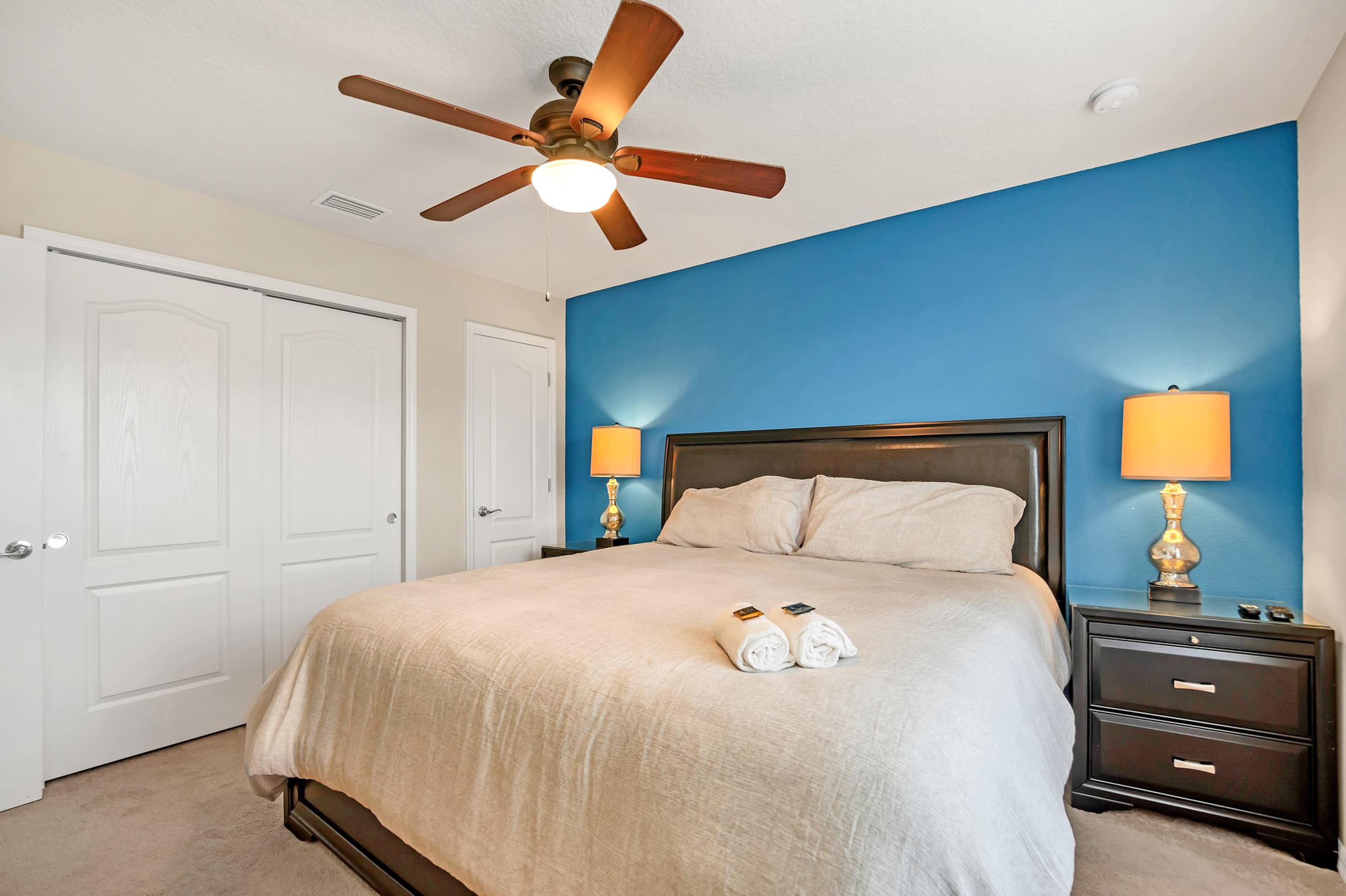 Bright And Inviting Queen Bedroom With Modern Decor