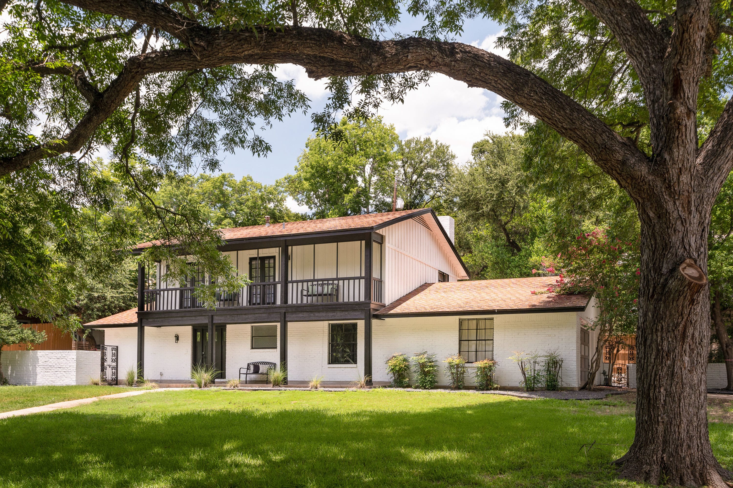 Upstay Hilltop Hideaway A Stylish Austin Retreat