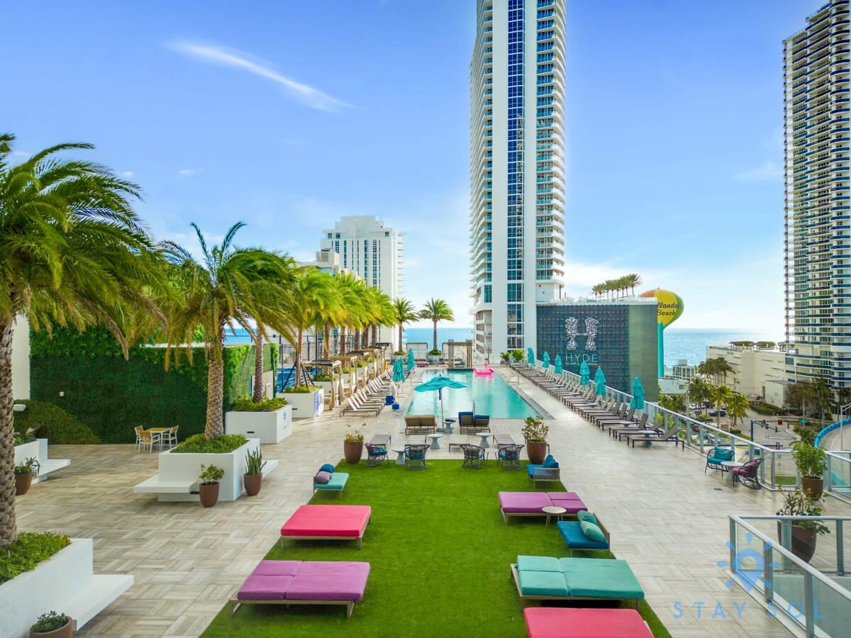 Apartment w/ pools and front  Intracoastal View - Picture 1