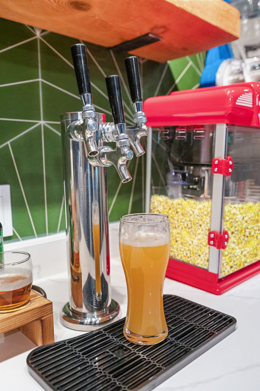 This sleek tap system lets you pour the perfect pint while enjoying a fresh batch of popcorn, because great nights deserve great drinks.