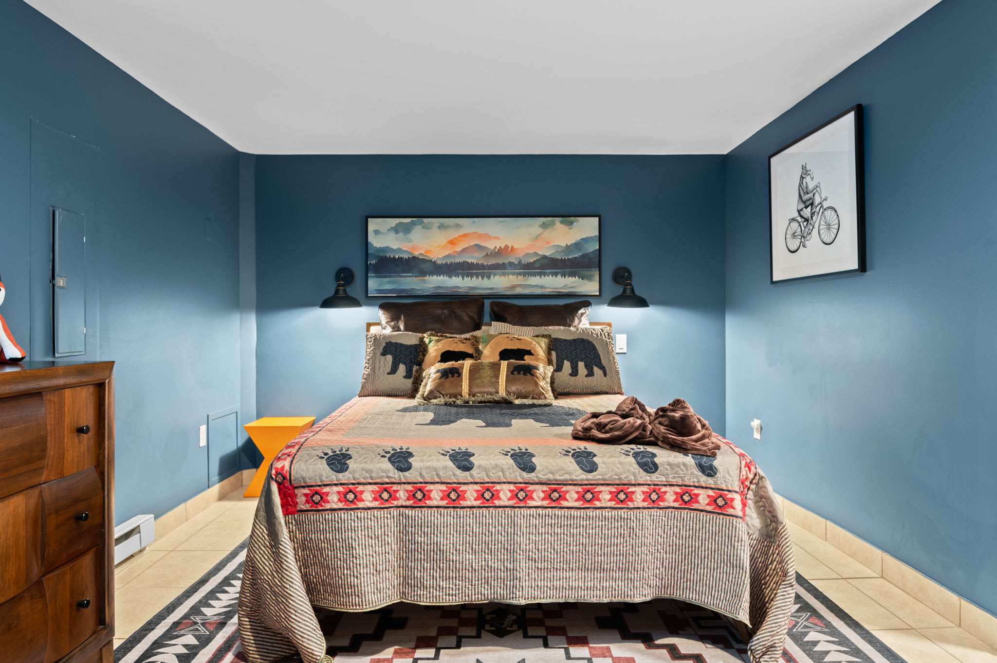 A charming bedroom with earthy tones, cozy textiles, and nature-inspired decor. The perfect space to unwind after a day of exploring.