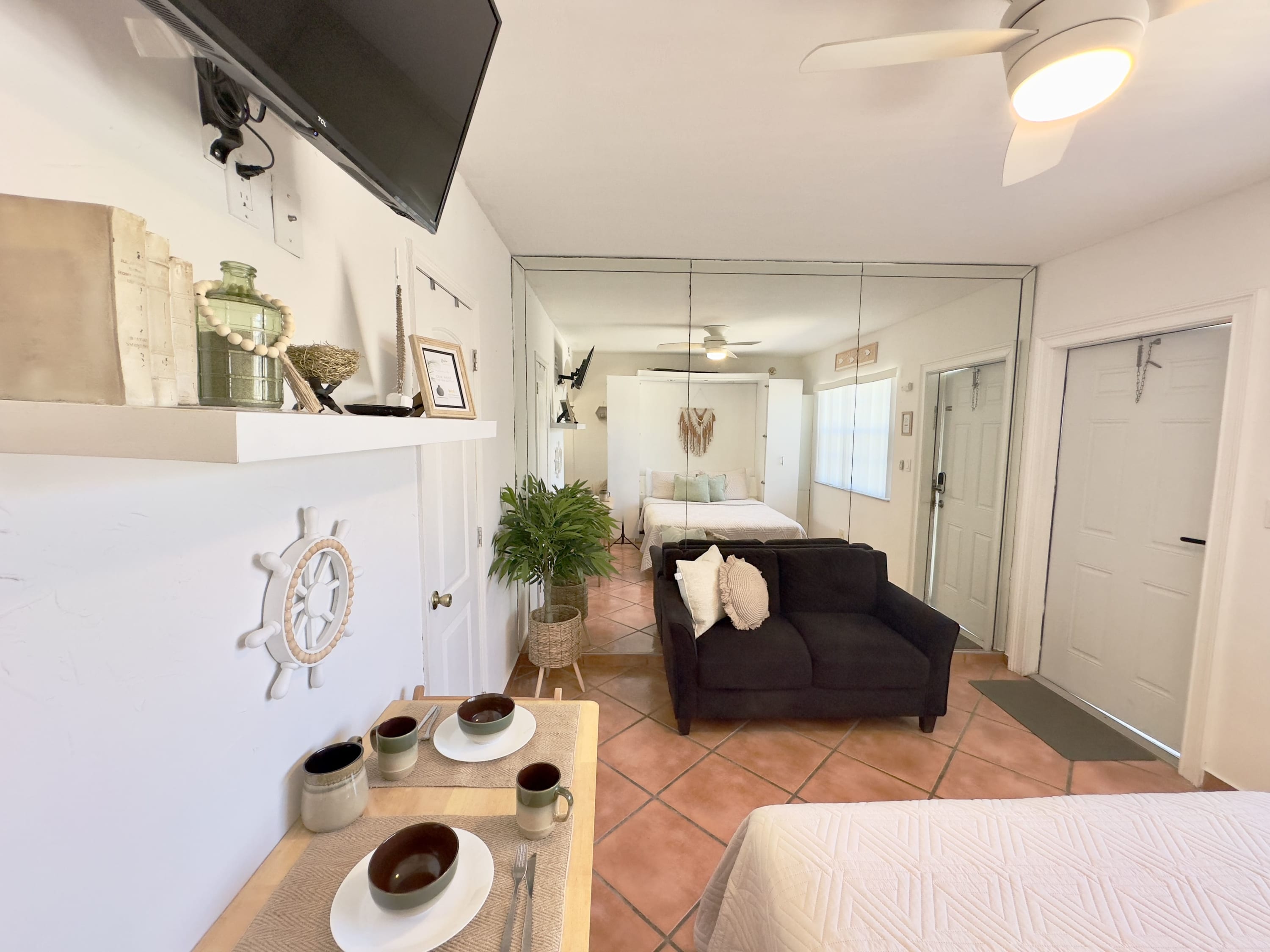 Beach lover's studio apartment in Hollywood, FL