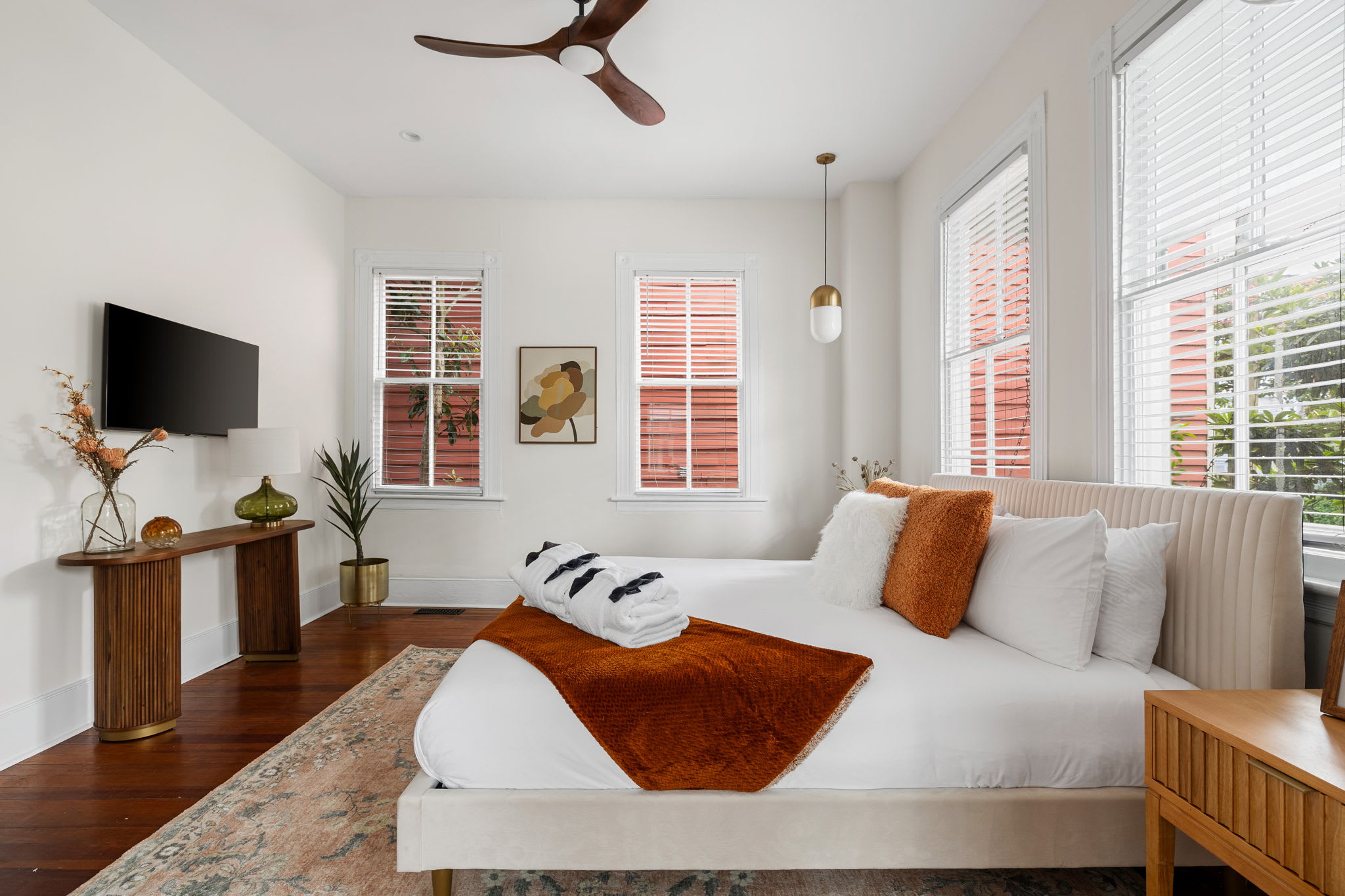 Chic Historic Victorian Duplex 2 Blocks To King — Charleston, SC — vacation rental