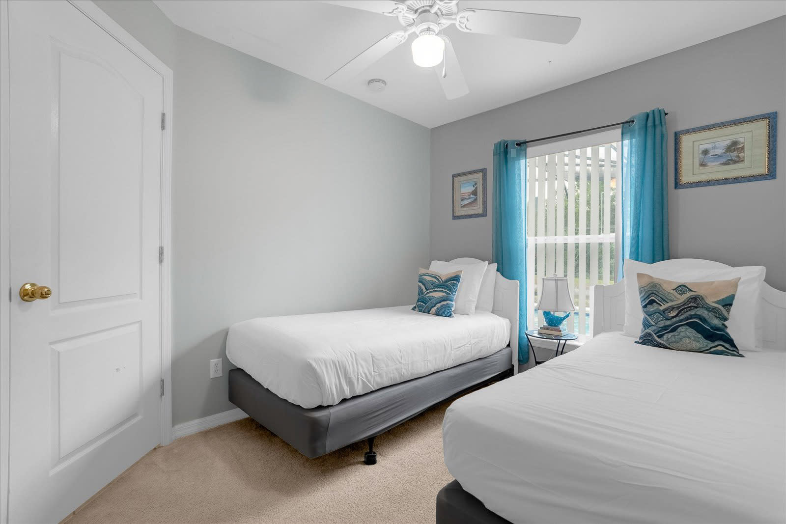 Bright Bedroom With Twin Beds And Relaxing Vibe