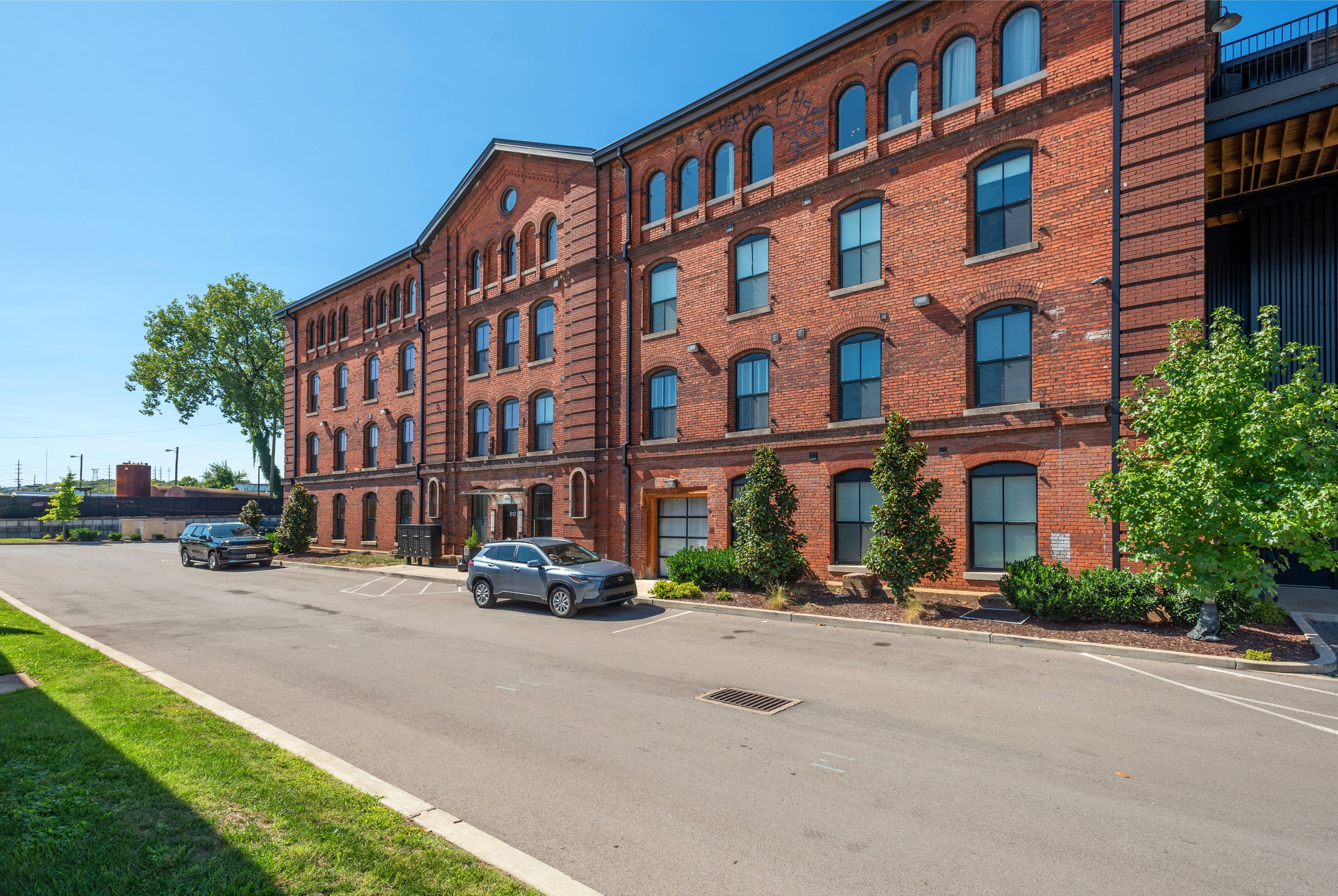 Stylish 1865 Warehouse Loft | Steps to Vanderbilt