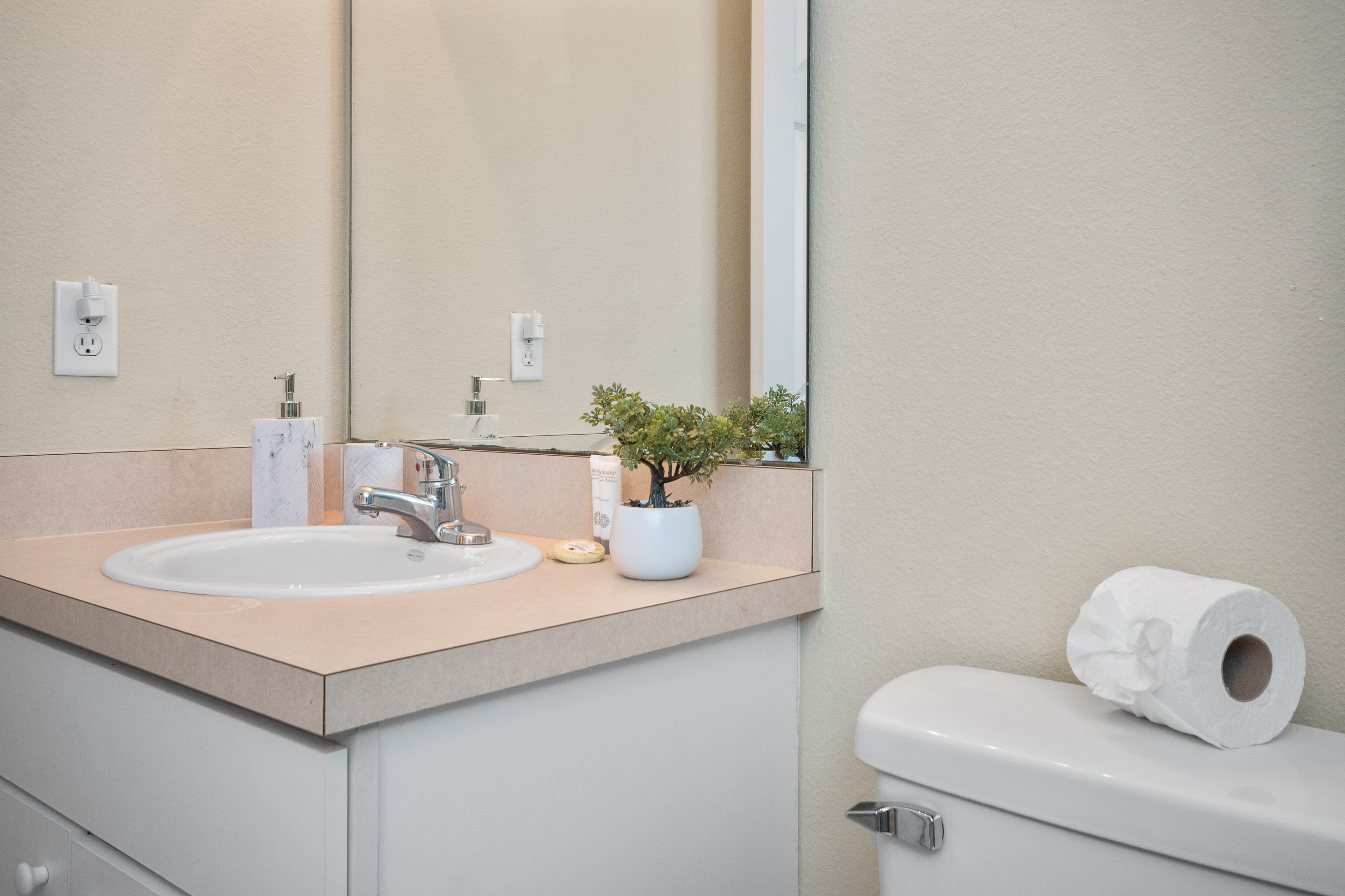 A Minimalist And Functional Bathroom Design