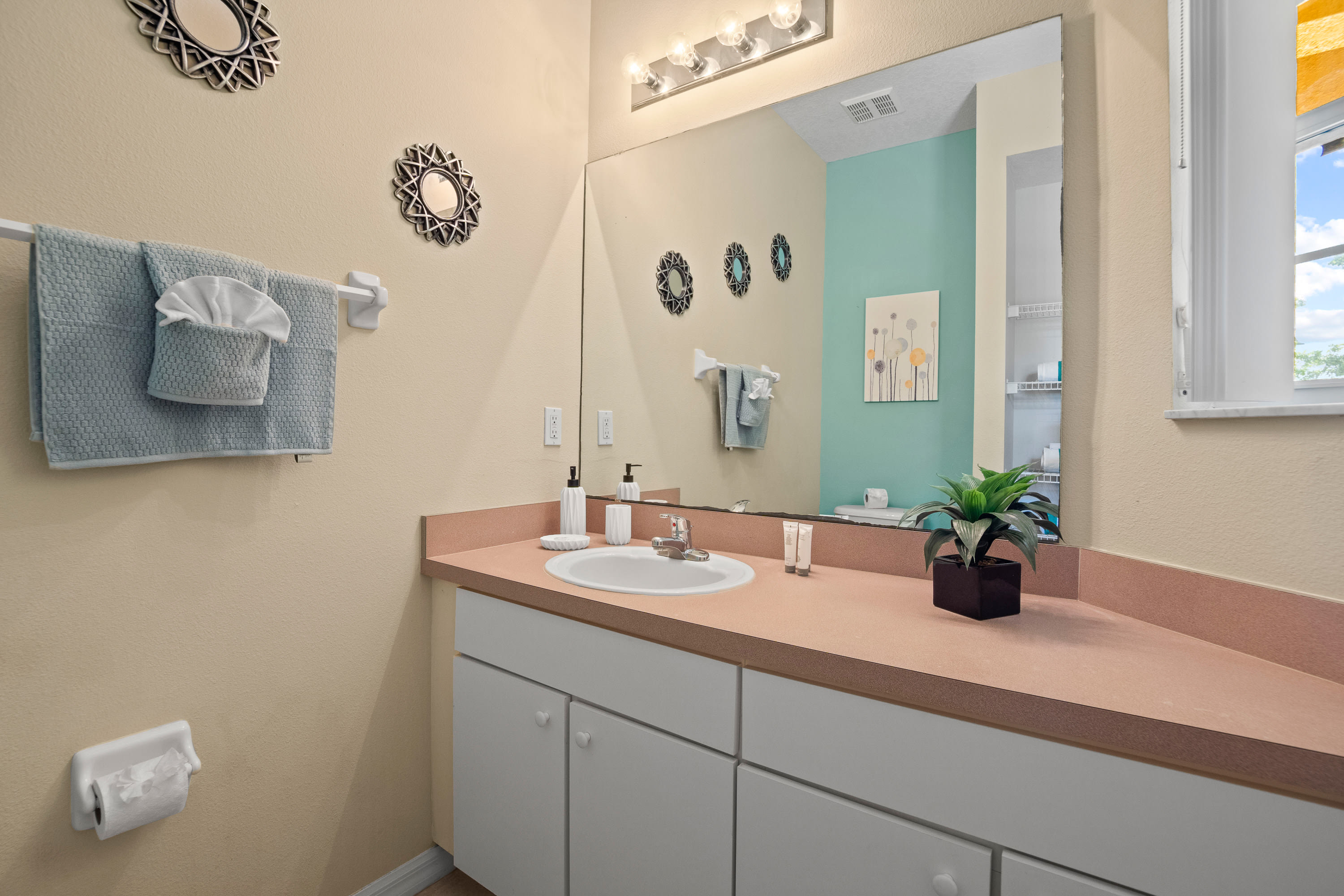 Modern Bathroom With Charming Decorative Touches