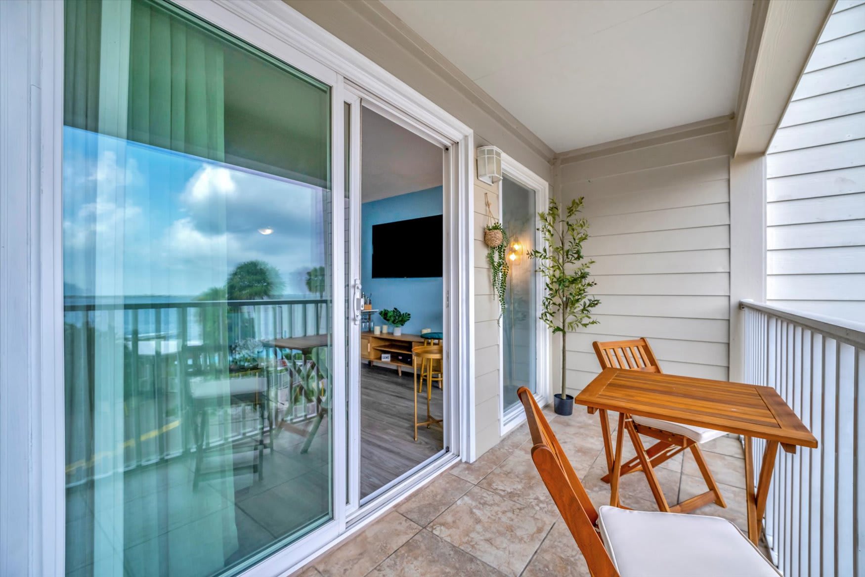 Remote Work Waterfront Views! Heated Pool in Tampa - Foto 12
