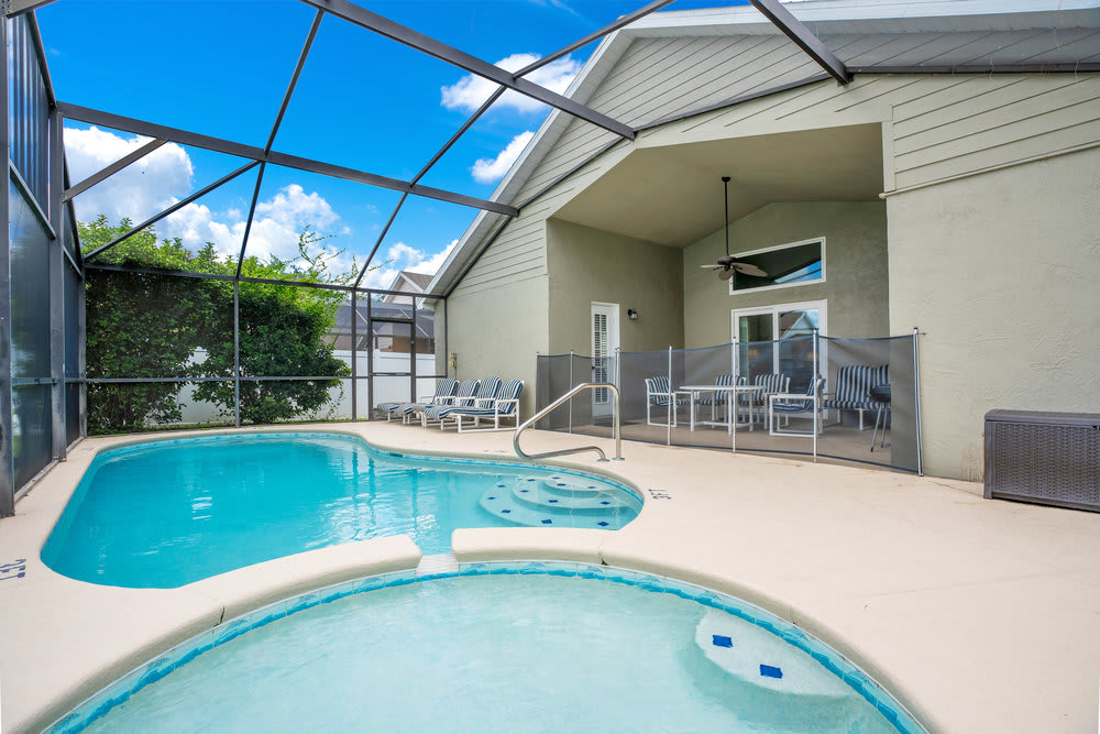 Spacious retreat near Disney w/ pool