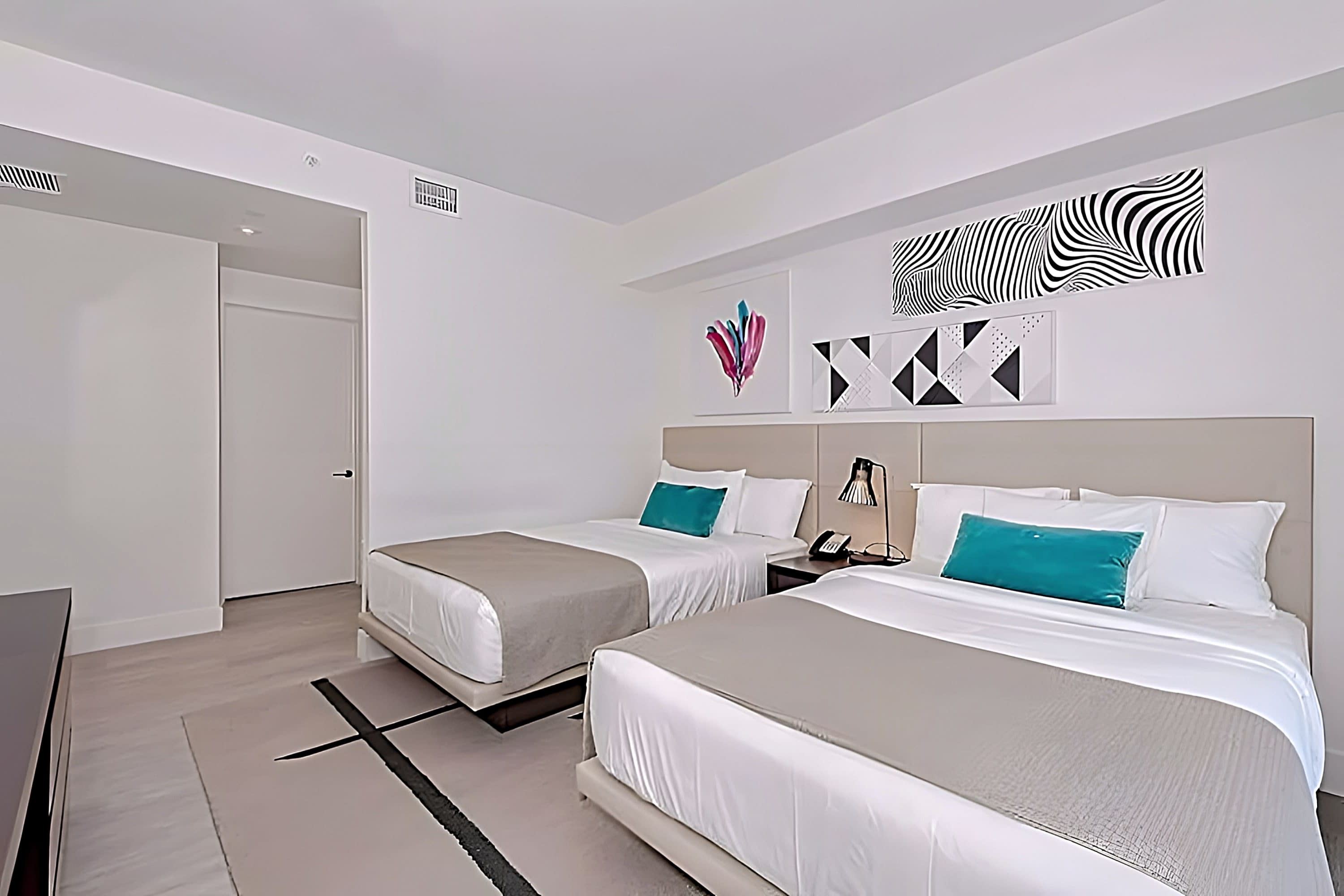 2BR Apt w/ Oceanfront Private balcony + Amenities