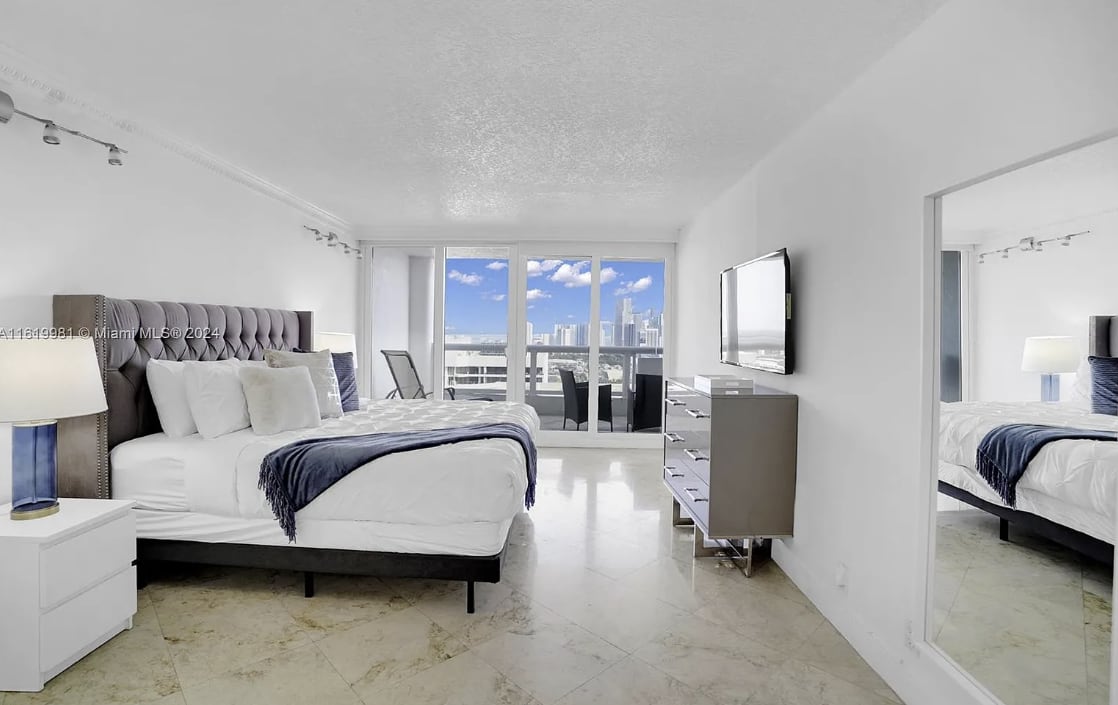 High Rise | Premium Amenities | BayView | StayCozy