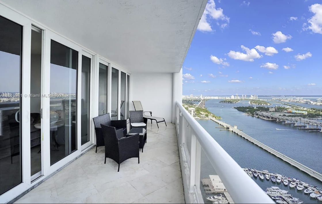 High Rise | Premium Amenities | BayView | StayCozy