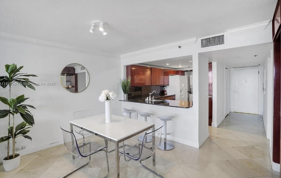 High Rise | Premium Amenities | BayView | StayCozy