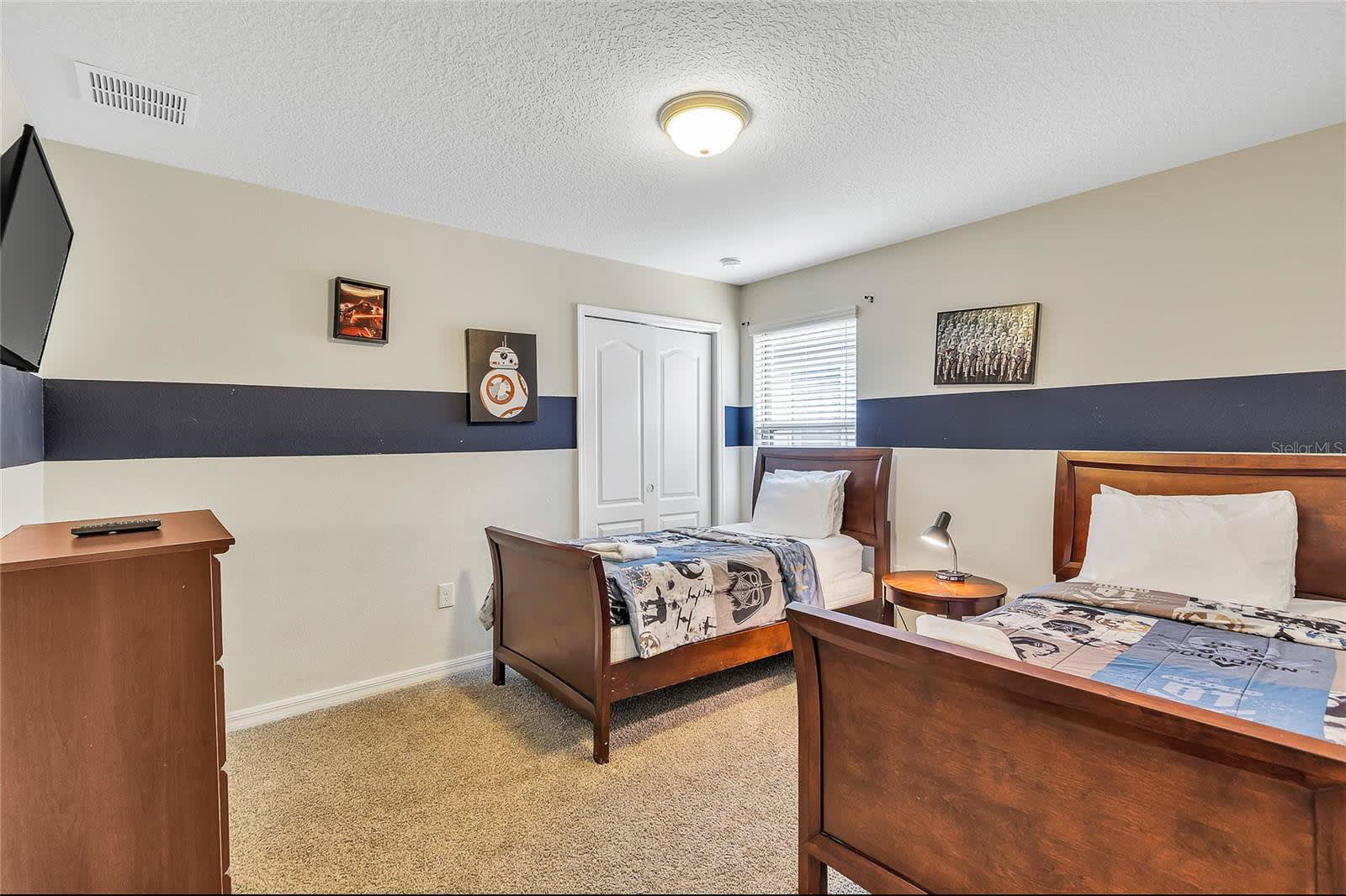 Explore The Galaxy In This Star Wars-Themed Twin Bedroom