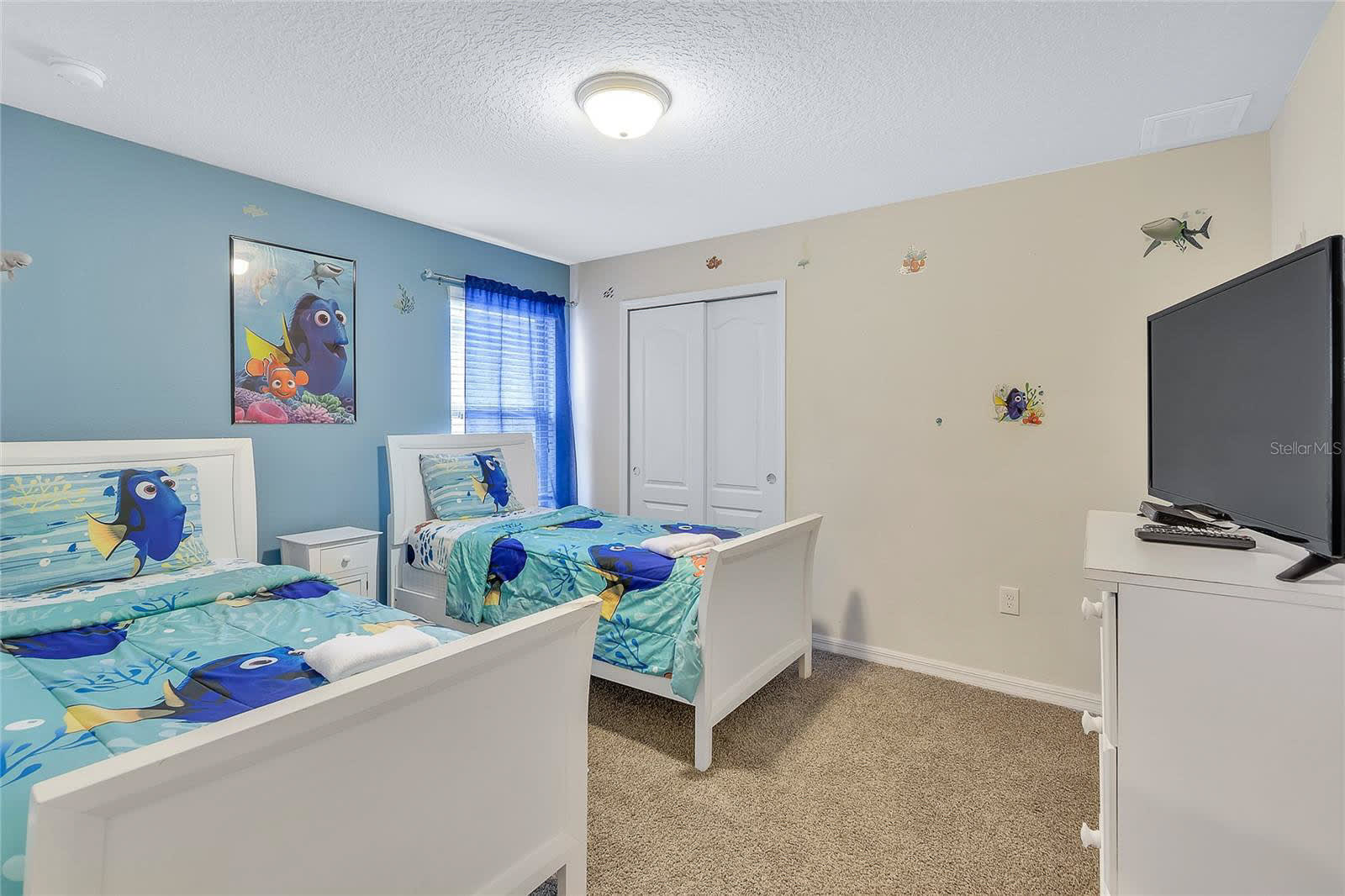 Nemo Themed Twin Bedroom with Smart TV