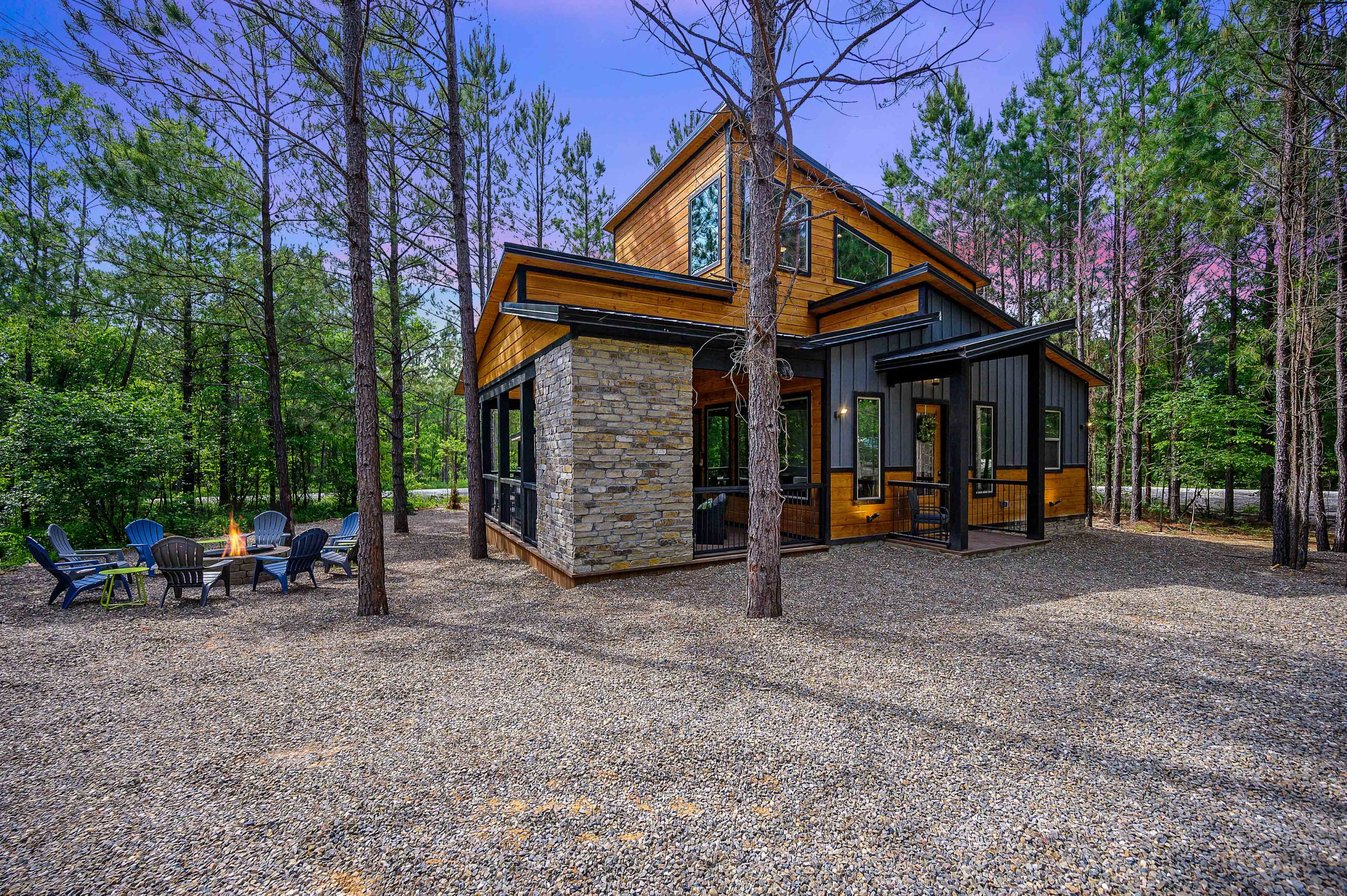 New! Hang Loose! Hot Tub, Firepit, Arcade, Playset