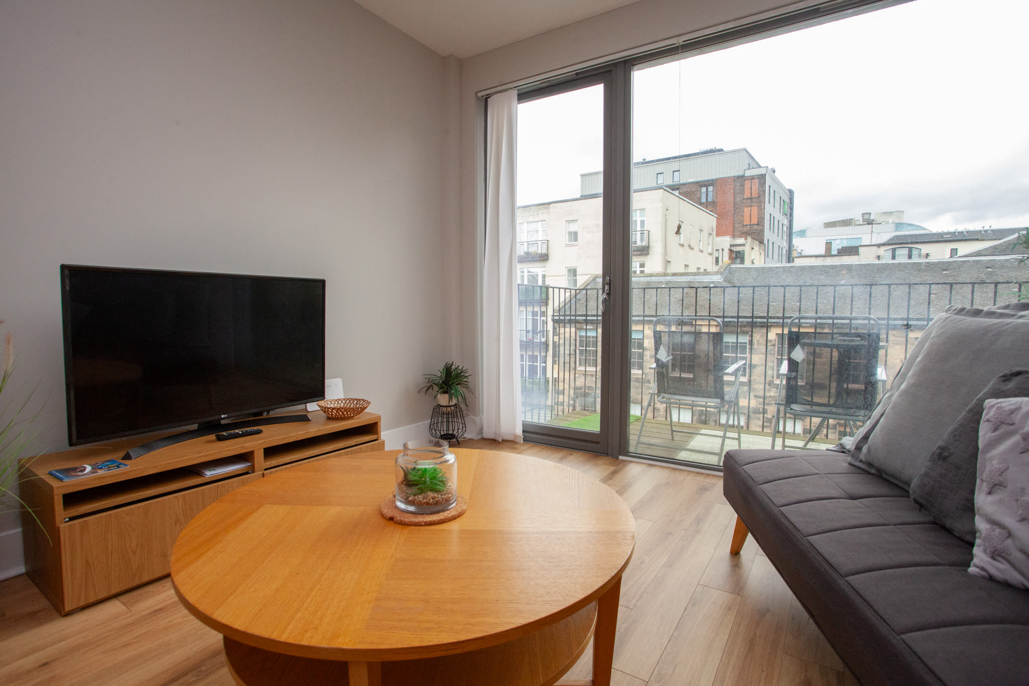 View Stylish Balcony Apartment in Glasgow in 31 Virginia Street G1 1TE Stylish Balcony Apartment in Glasgow in 31 Virginia Street G1 1TE - Property image 8 - VivreStays