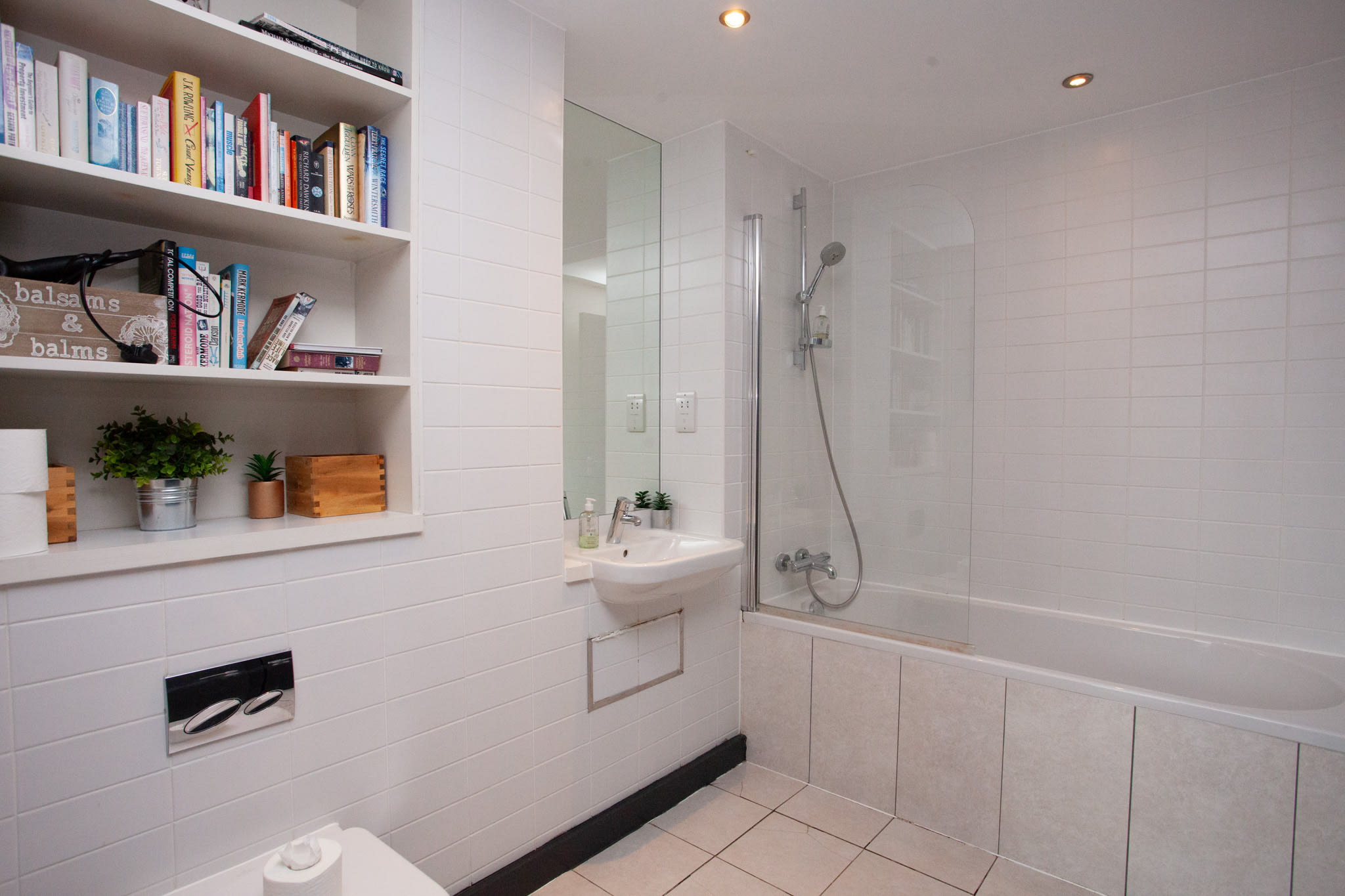 Stunning Penthouse with Balcony in Glasgow in 45 Mitchell Street G1 3LA - Property image 17 - VivreStays