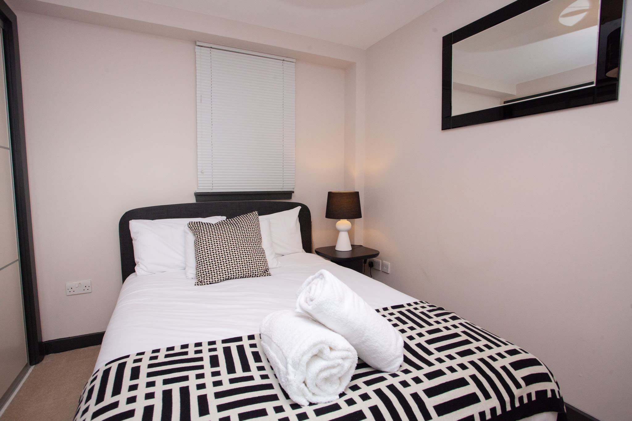 Stunning Penthouse with Balcony in Glasgow in 45 Mitchell Street G1 3LA - Property image 16 - VivreStays