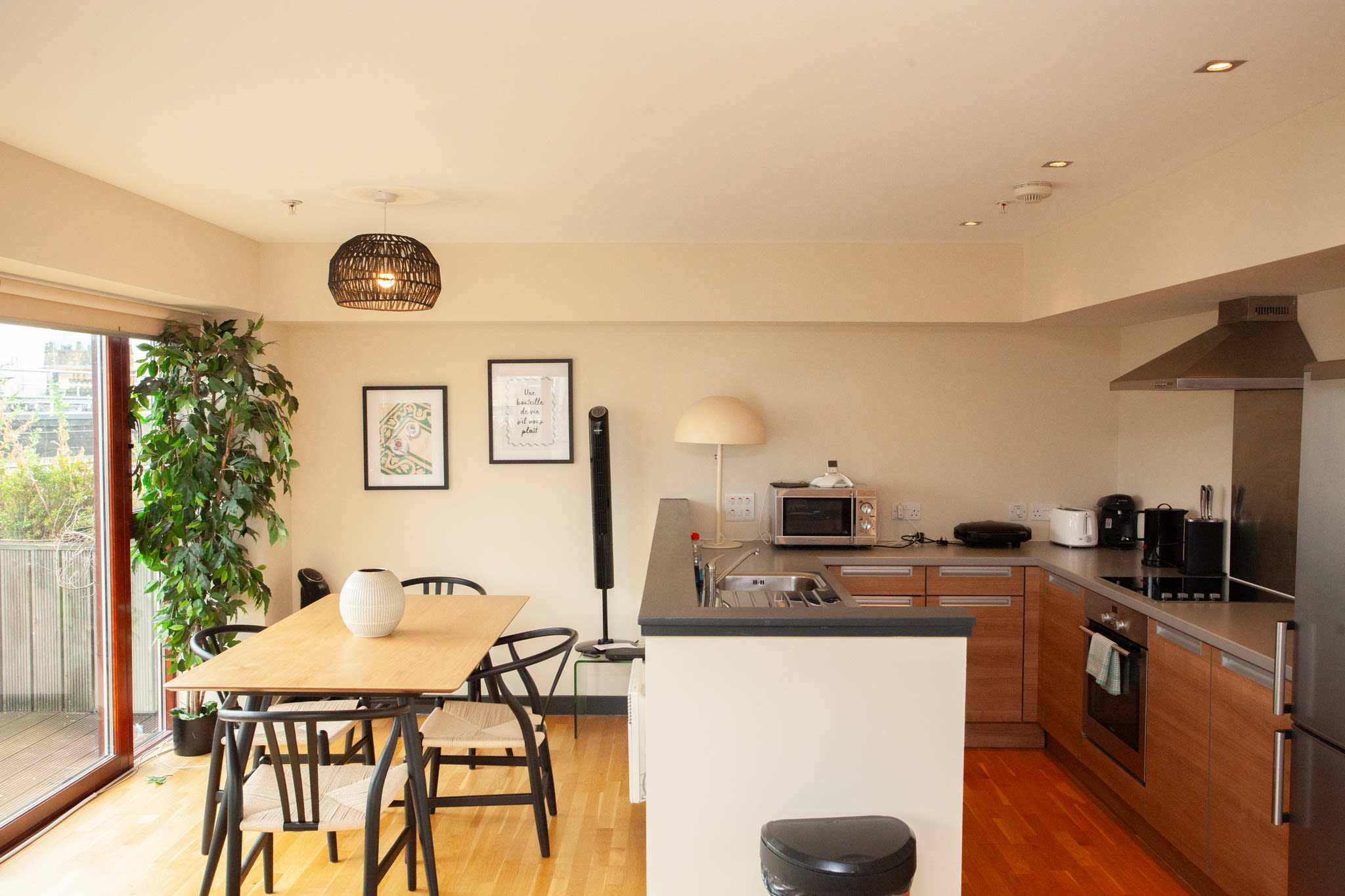 Stunning Penthouse with Balcony in Glasgow in 45 Mitchell Street G1 3LA - Property image 2 - VivreStays