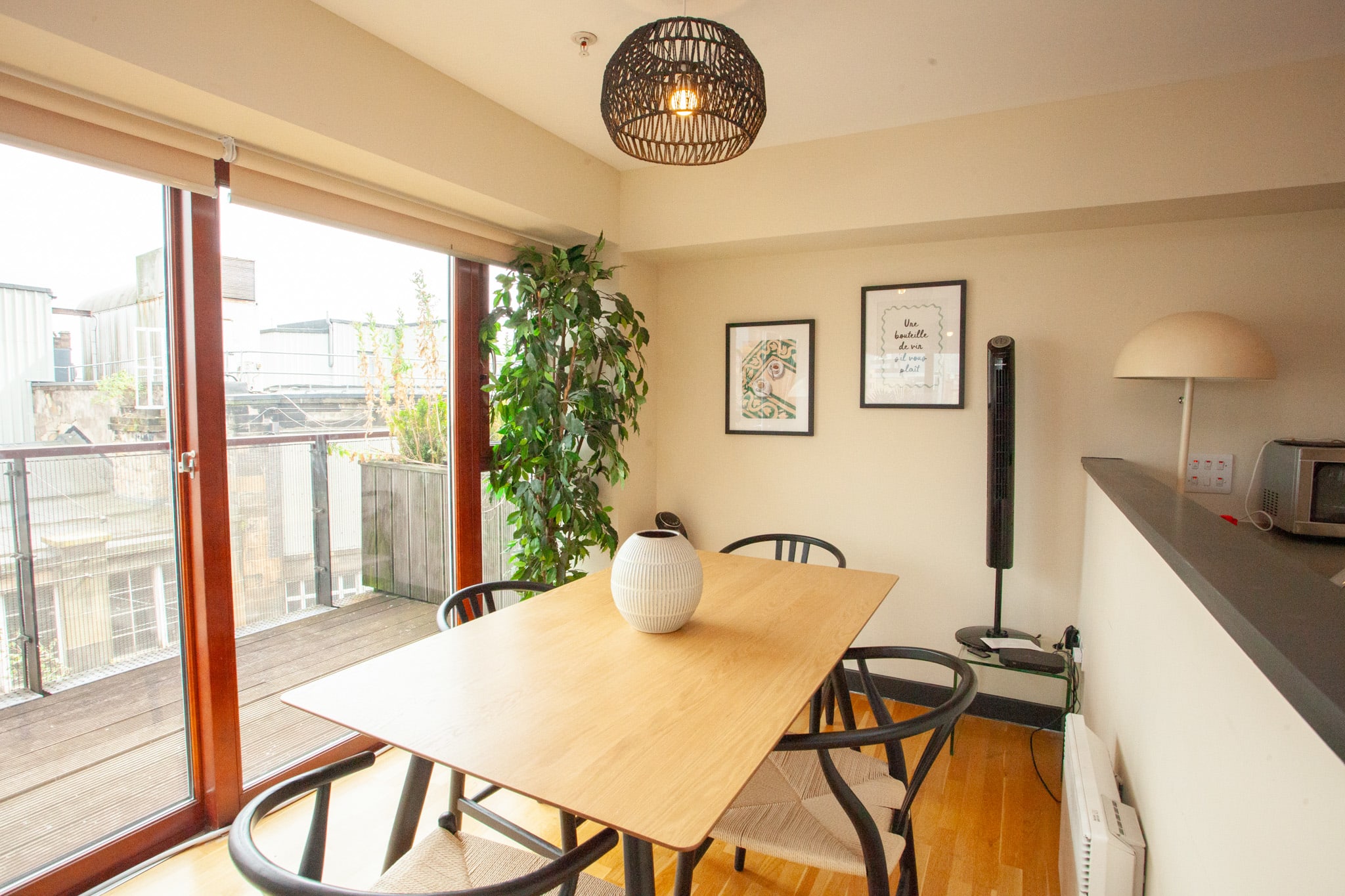 Stunning Penthouse with Balcony in Glasgow in 45 Mitchell Street G1 3LA - Property image 10 - VivreStays
